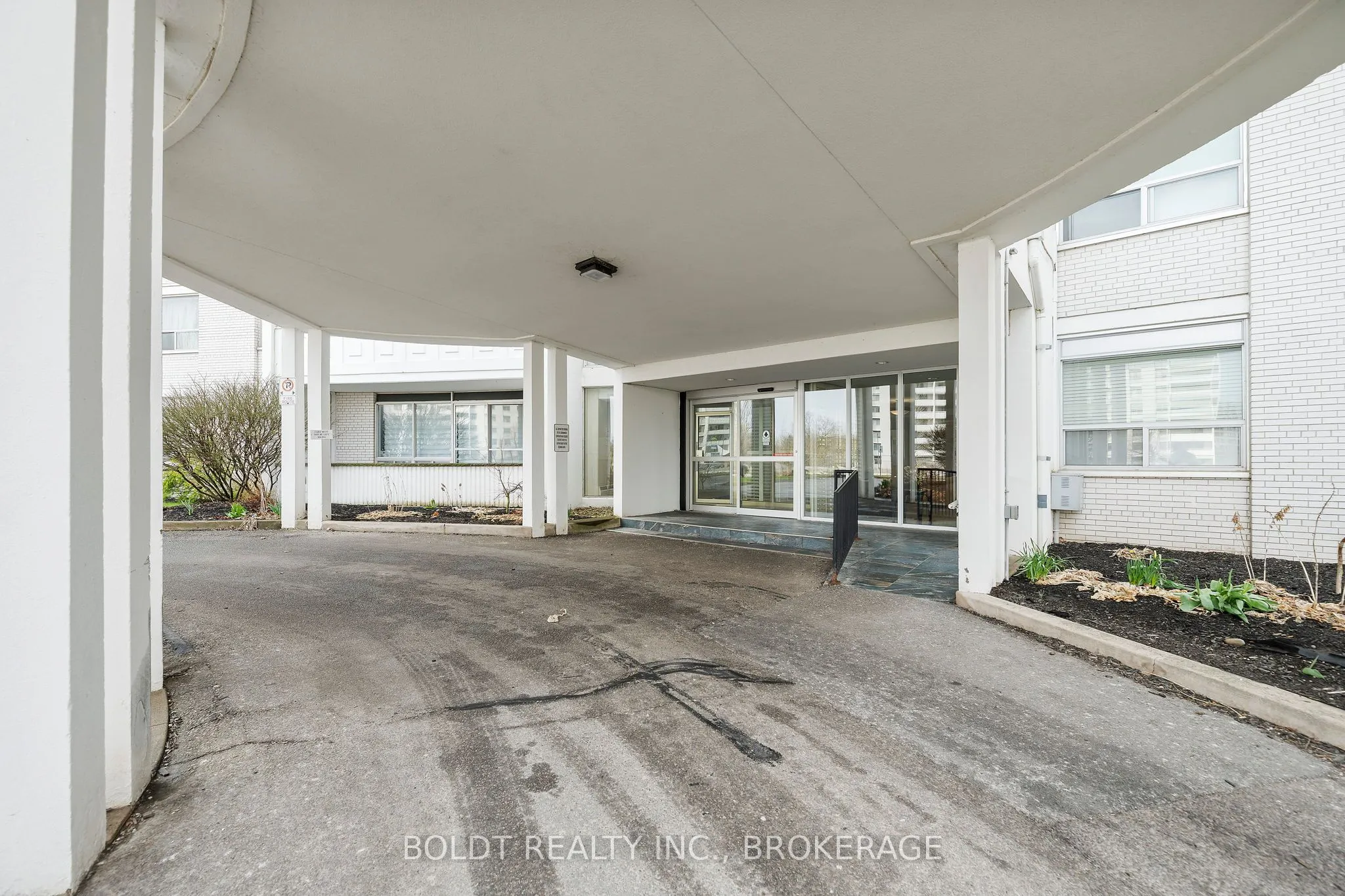 35 Towering Heights Boulevard #809