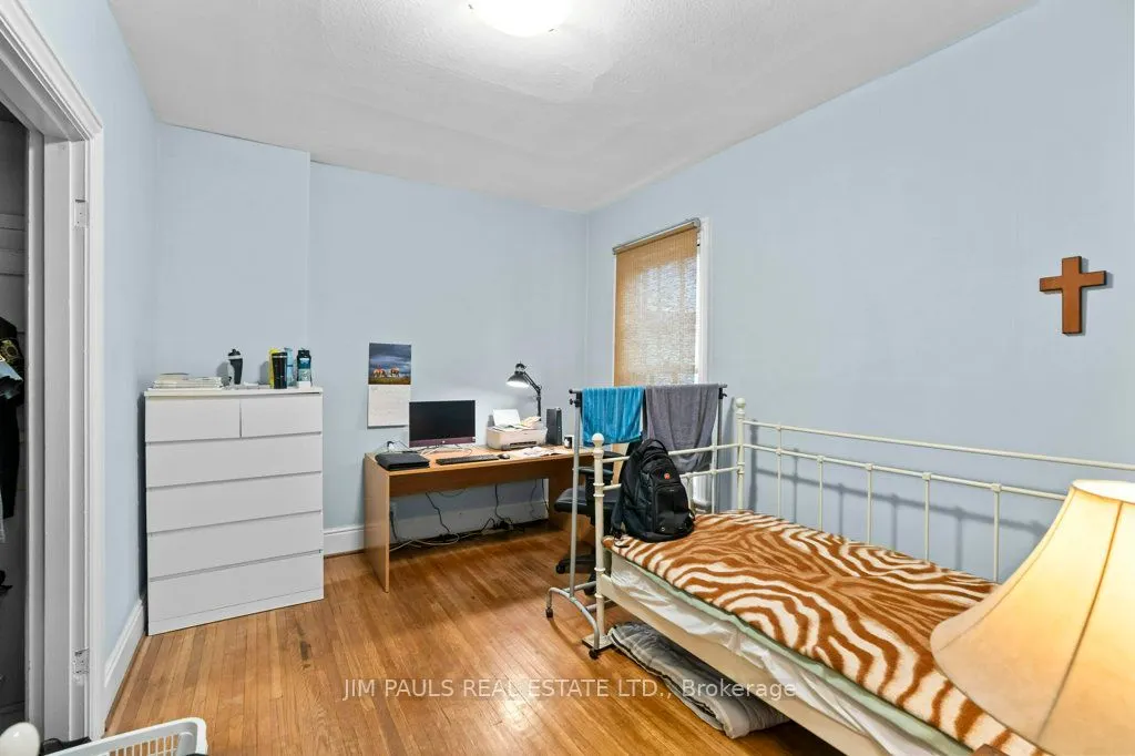 282 Main Street W