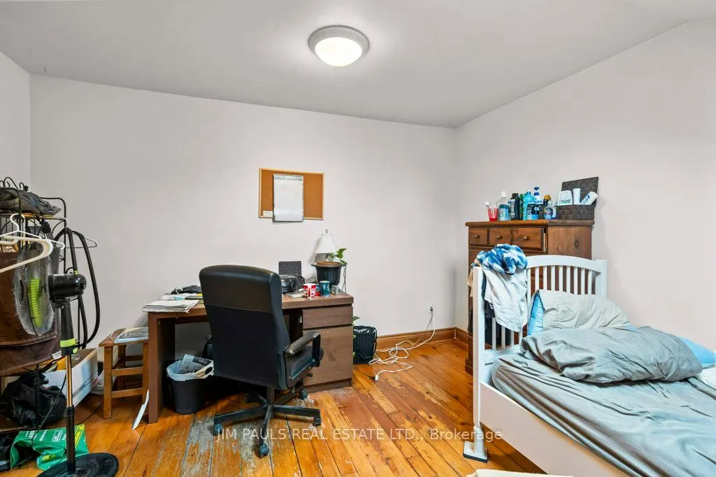 282 Main Street W