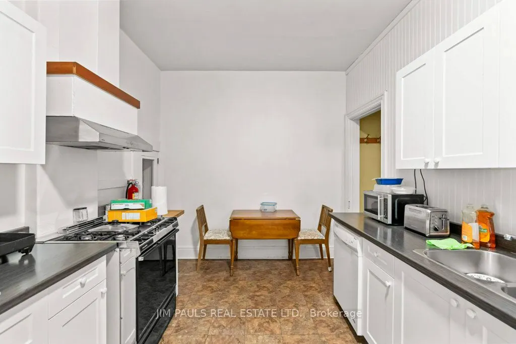 282 Main Street W