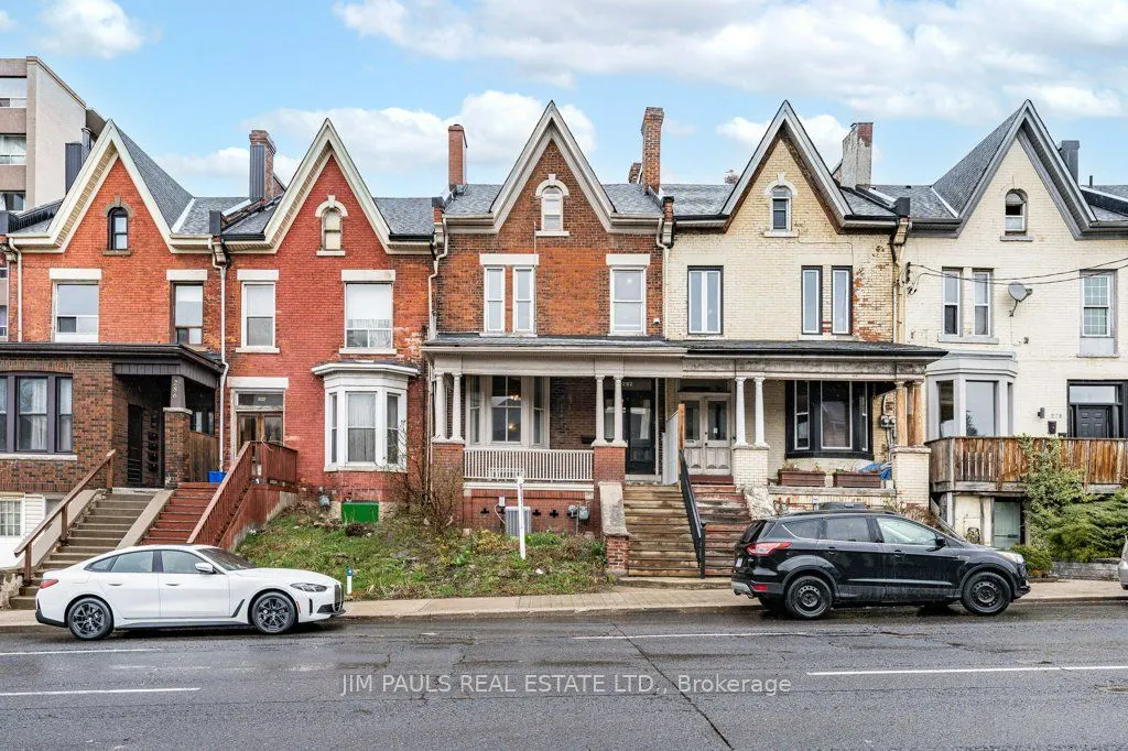 282 Main Street W