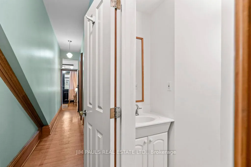 282 Main Street W