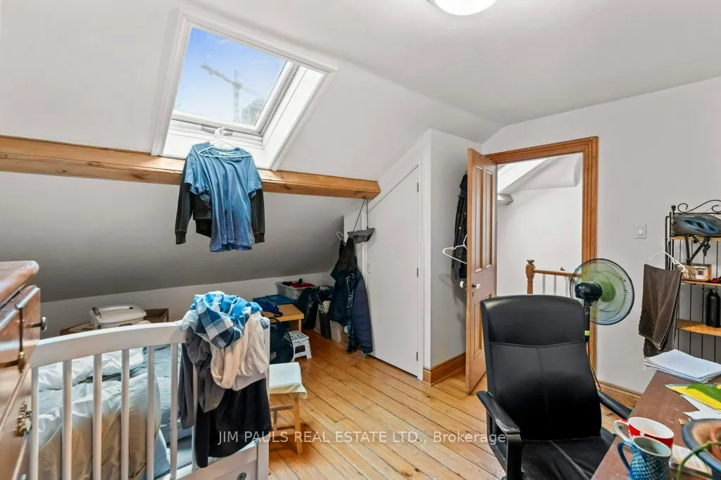 282 Main Street W