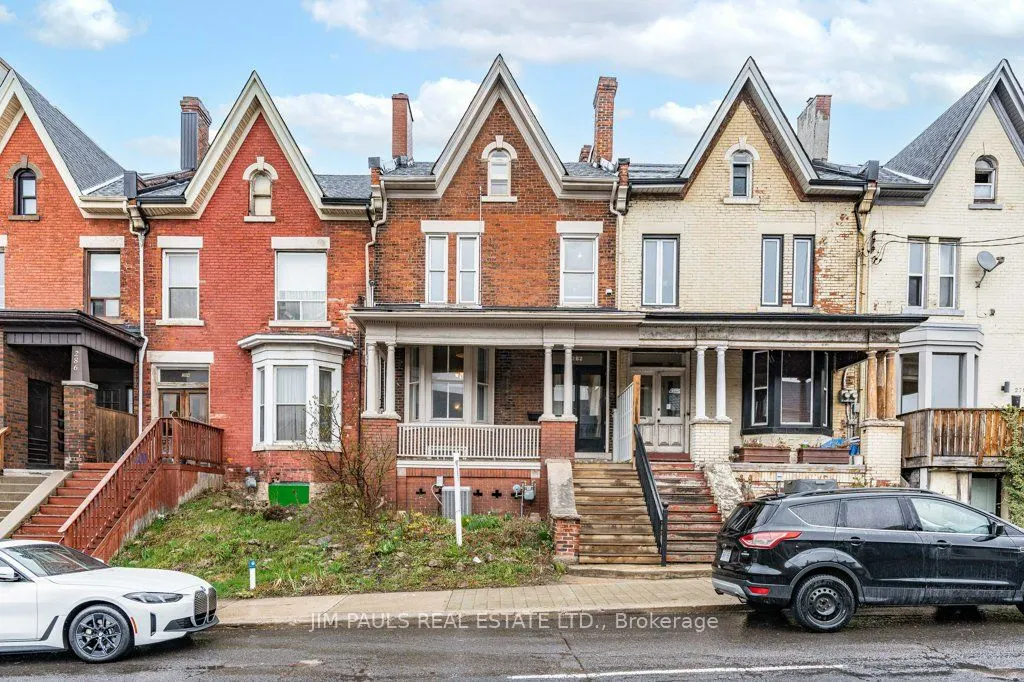 282 Main Street W