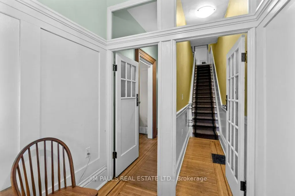 282 Main Street W