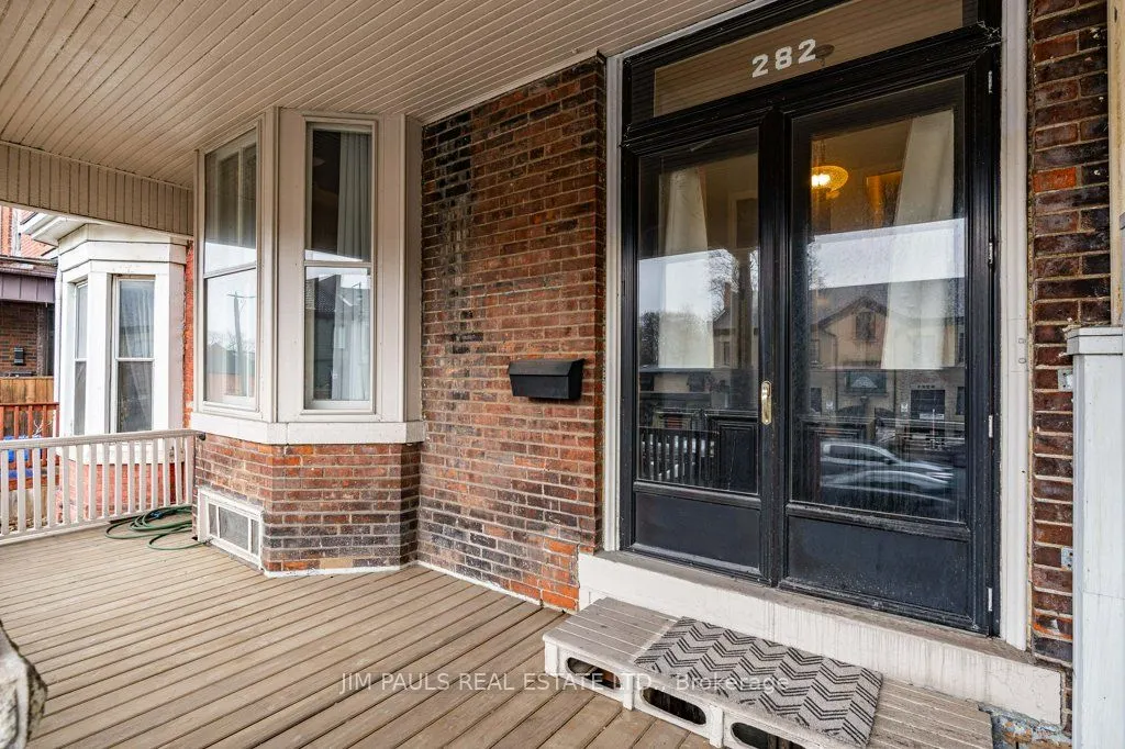 282 Main Street W