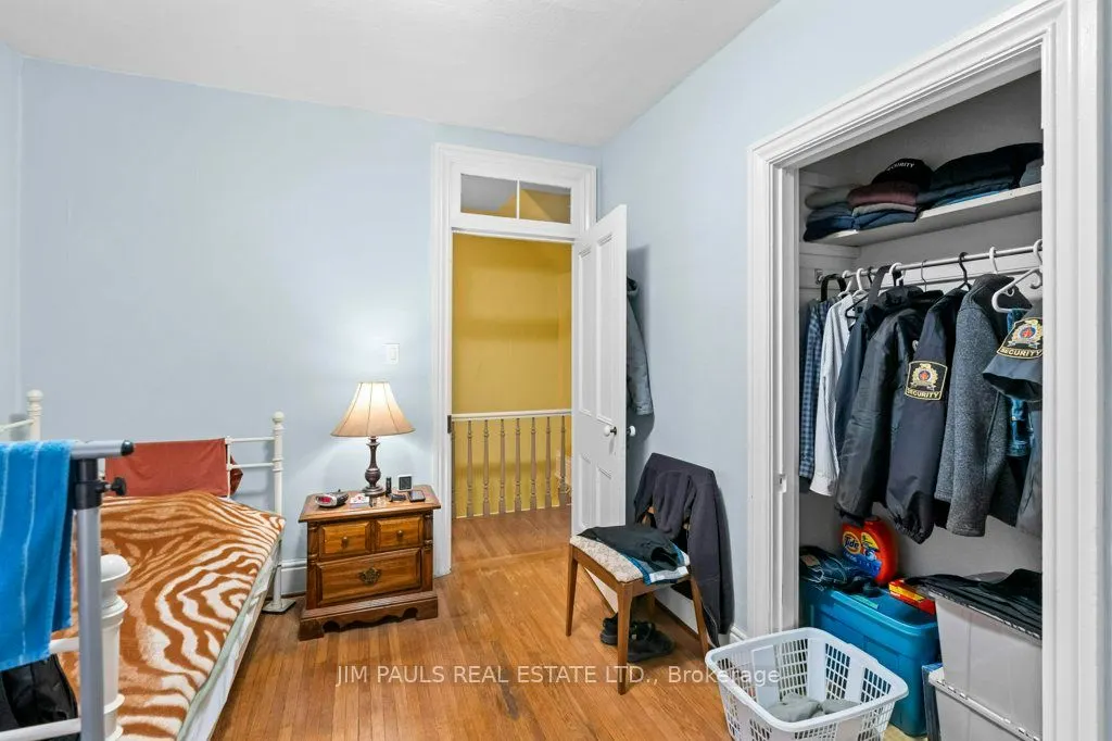282 Main Street W