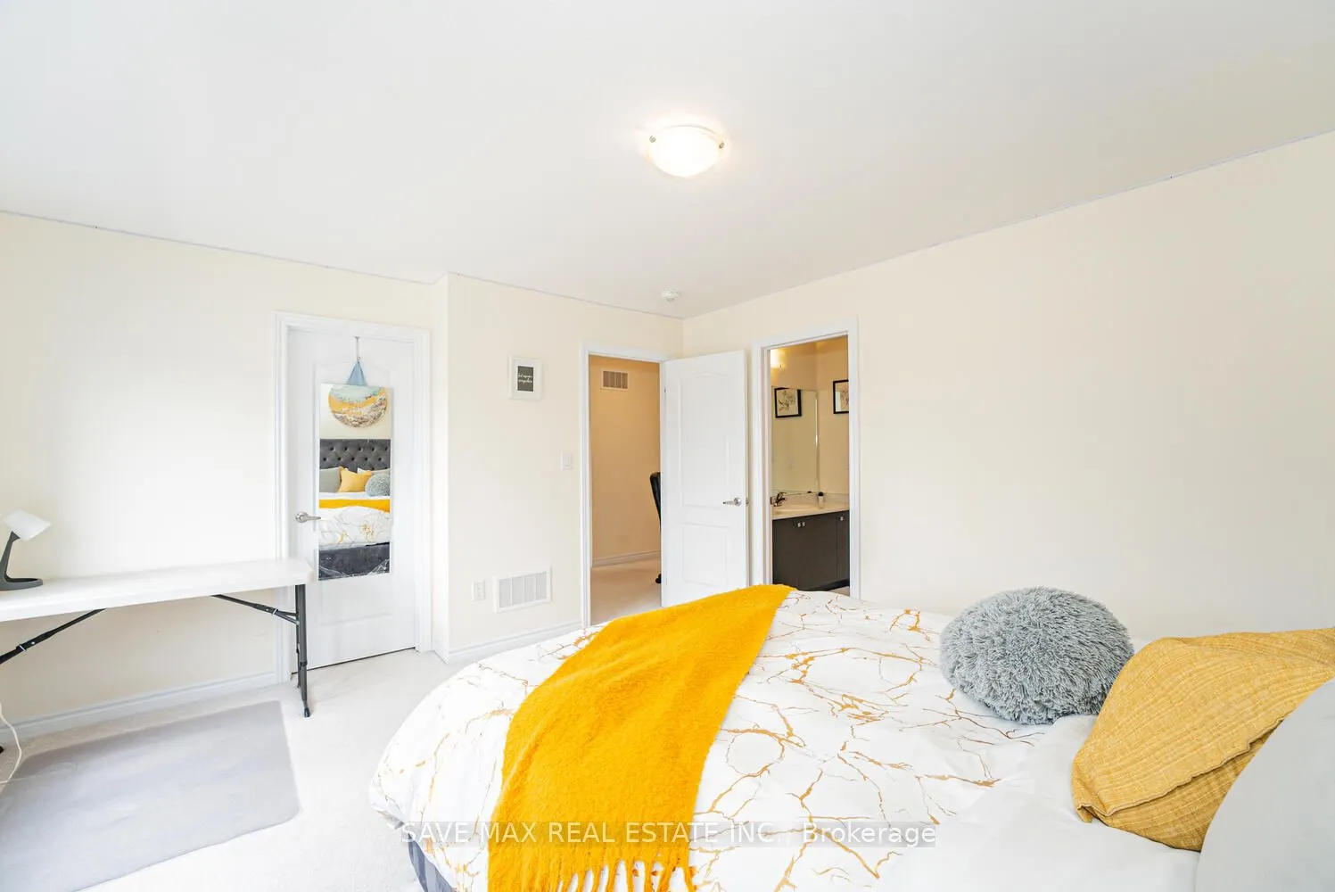 22 Oaktree Drive
