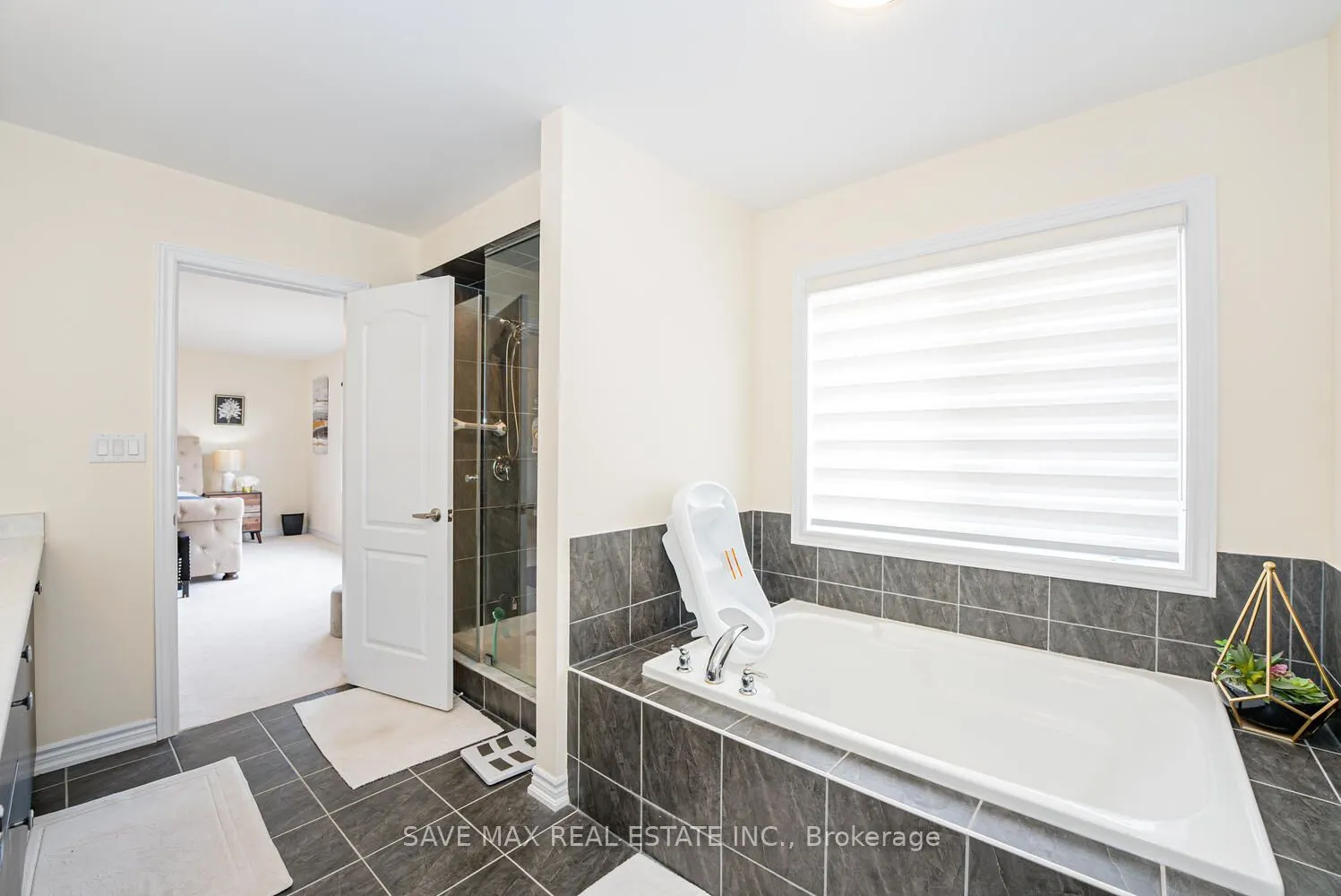 22 Oaktree Drive
