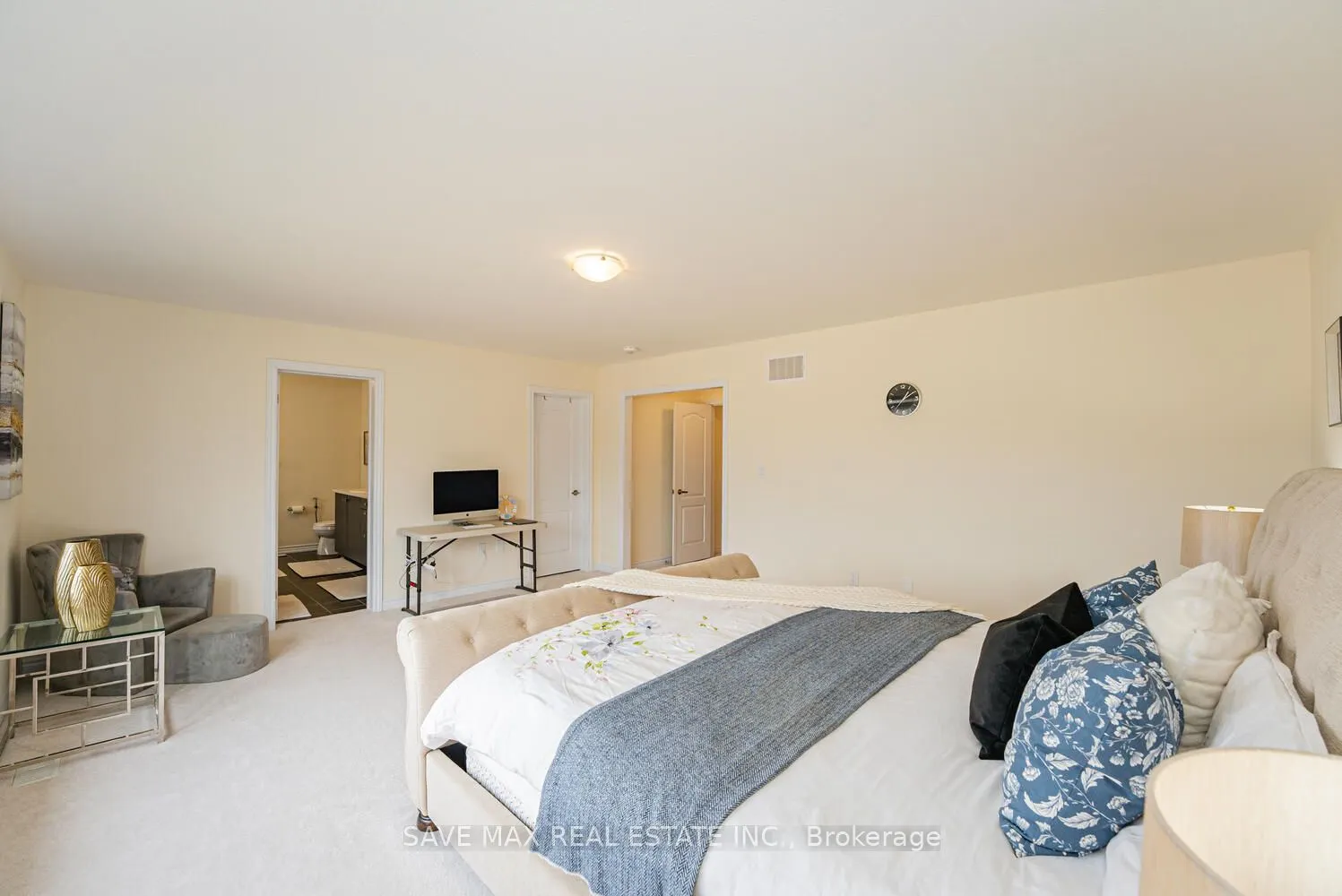 22 Oaktree Drive