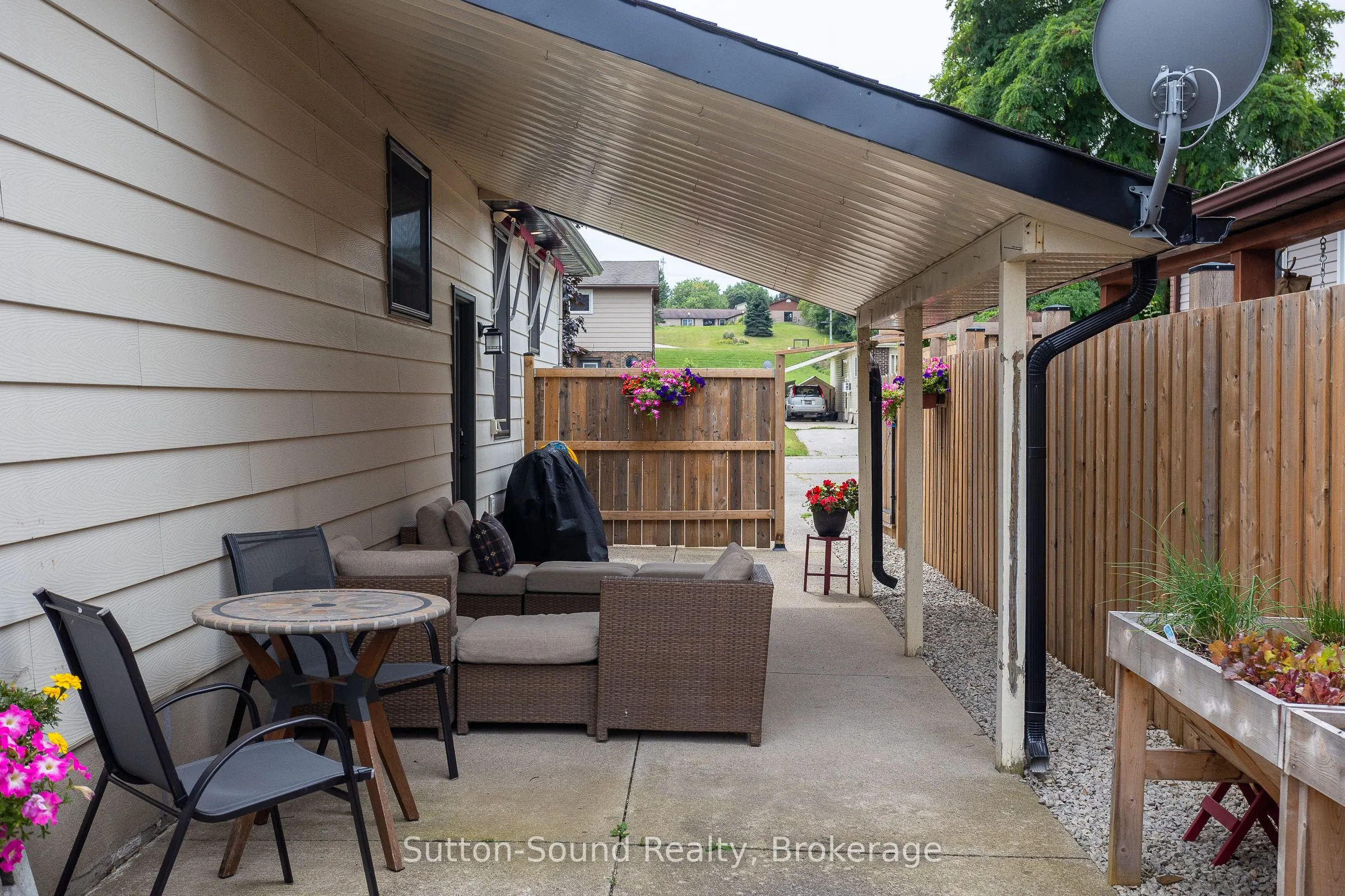 1160 12th Street E