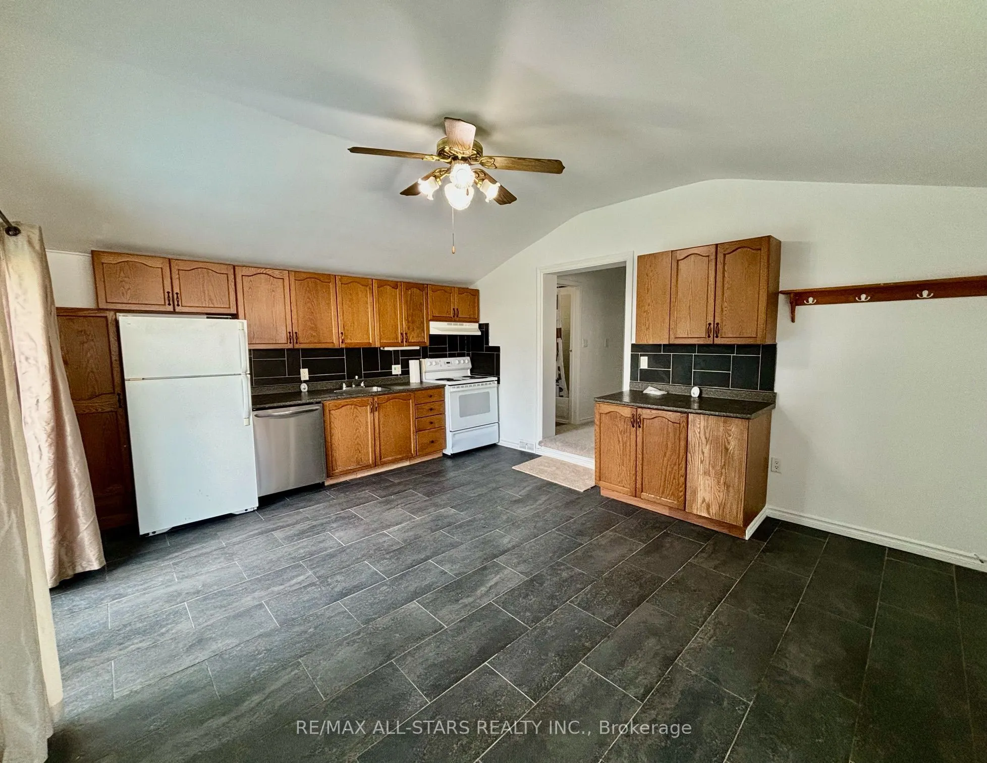 81 Durham Street W