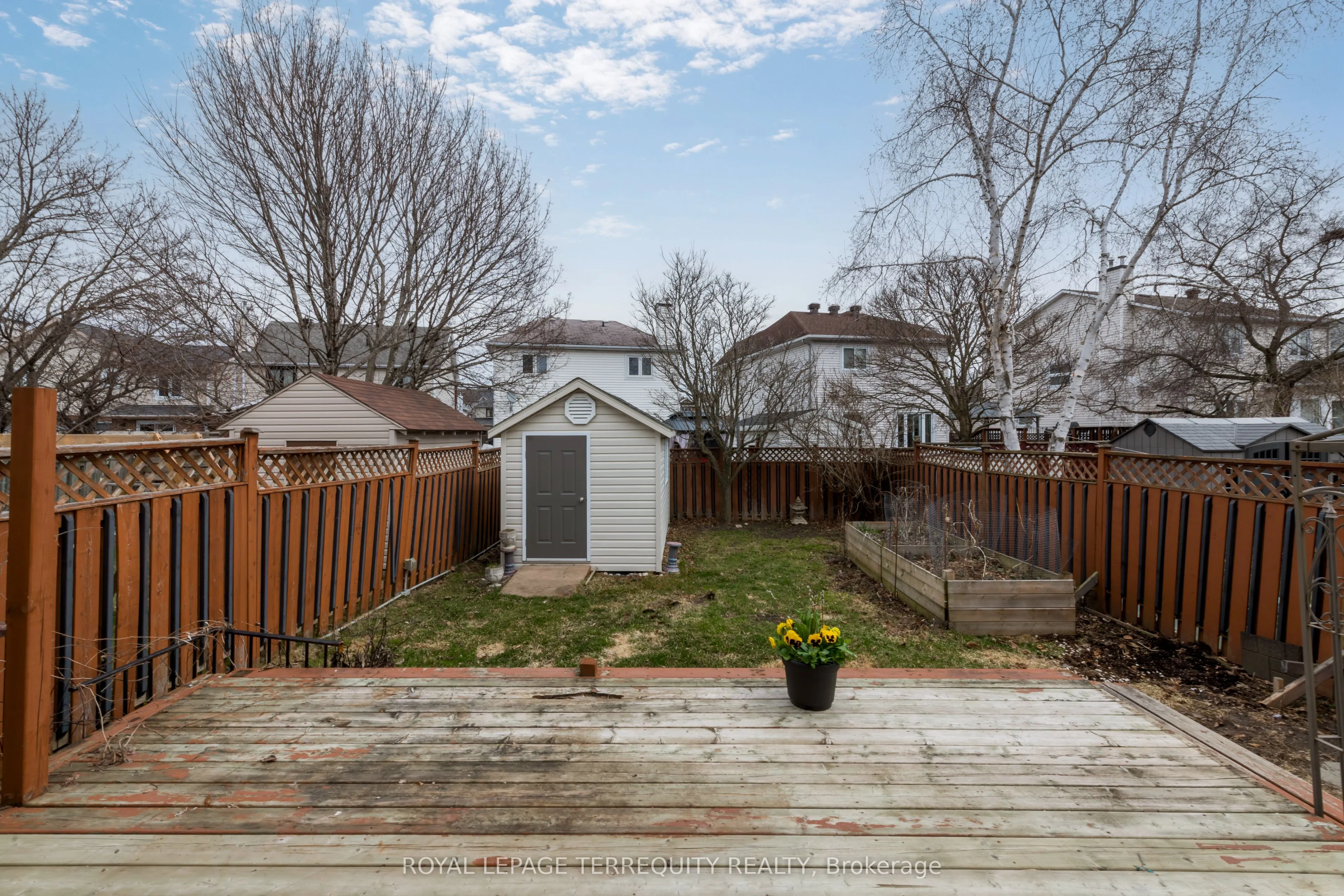 32B Woodford Way