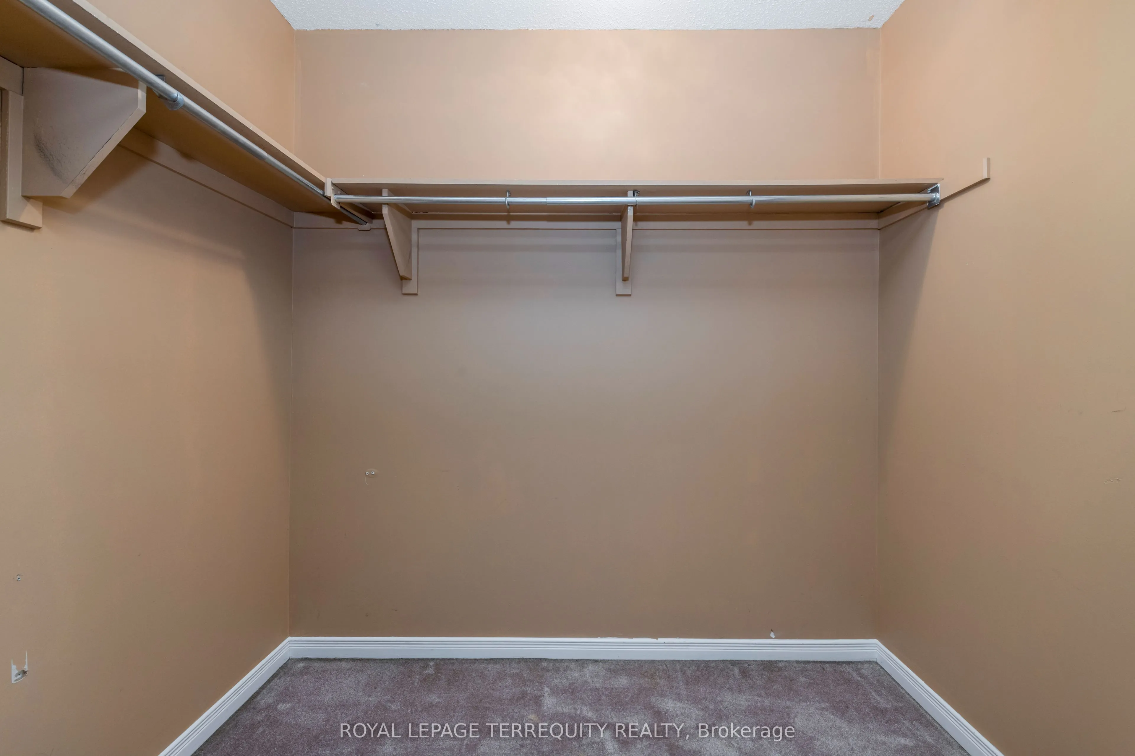32B Woodford Way