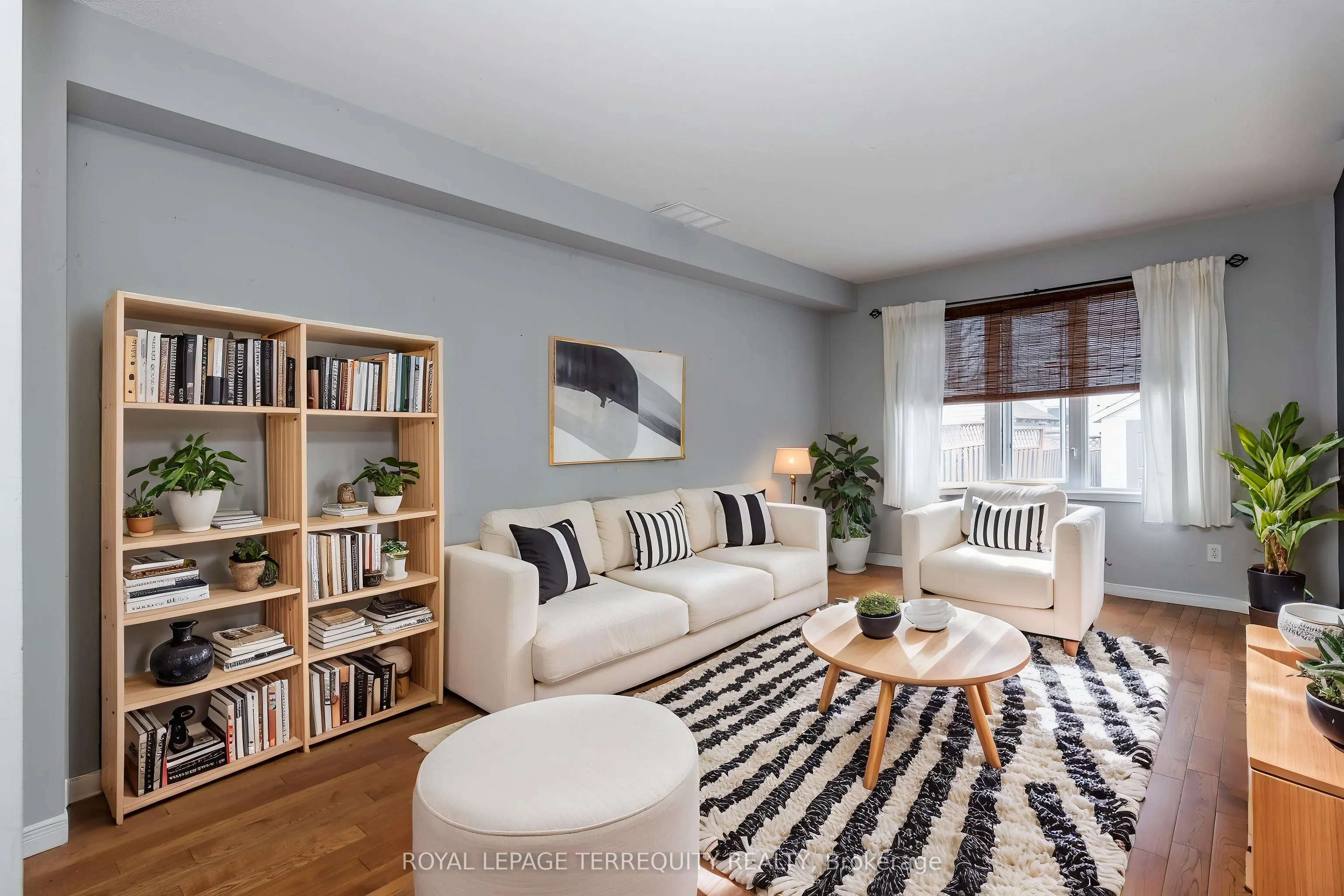 32B Woodford Way