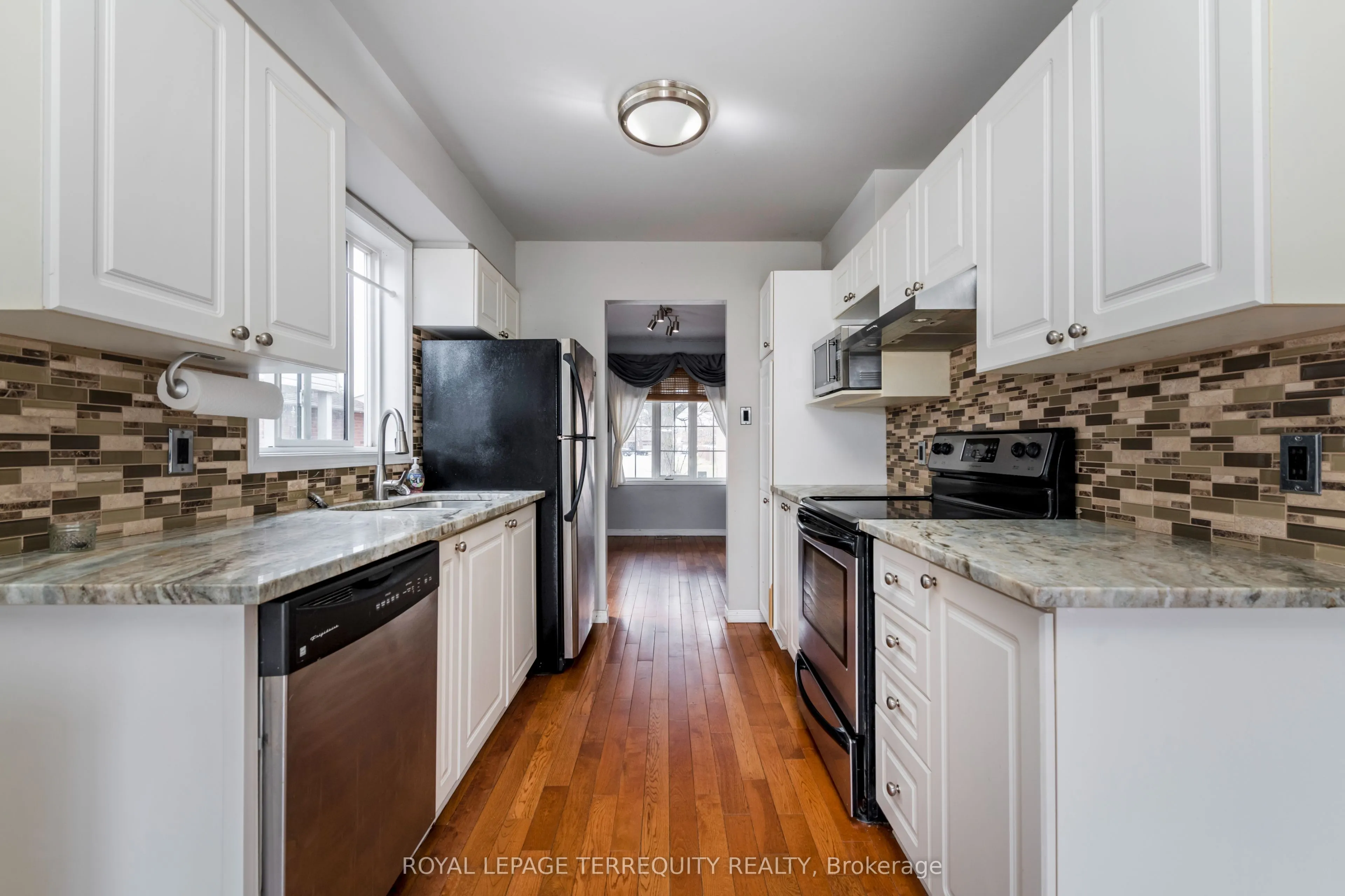 32B Woodford Way