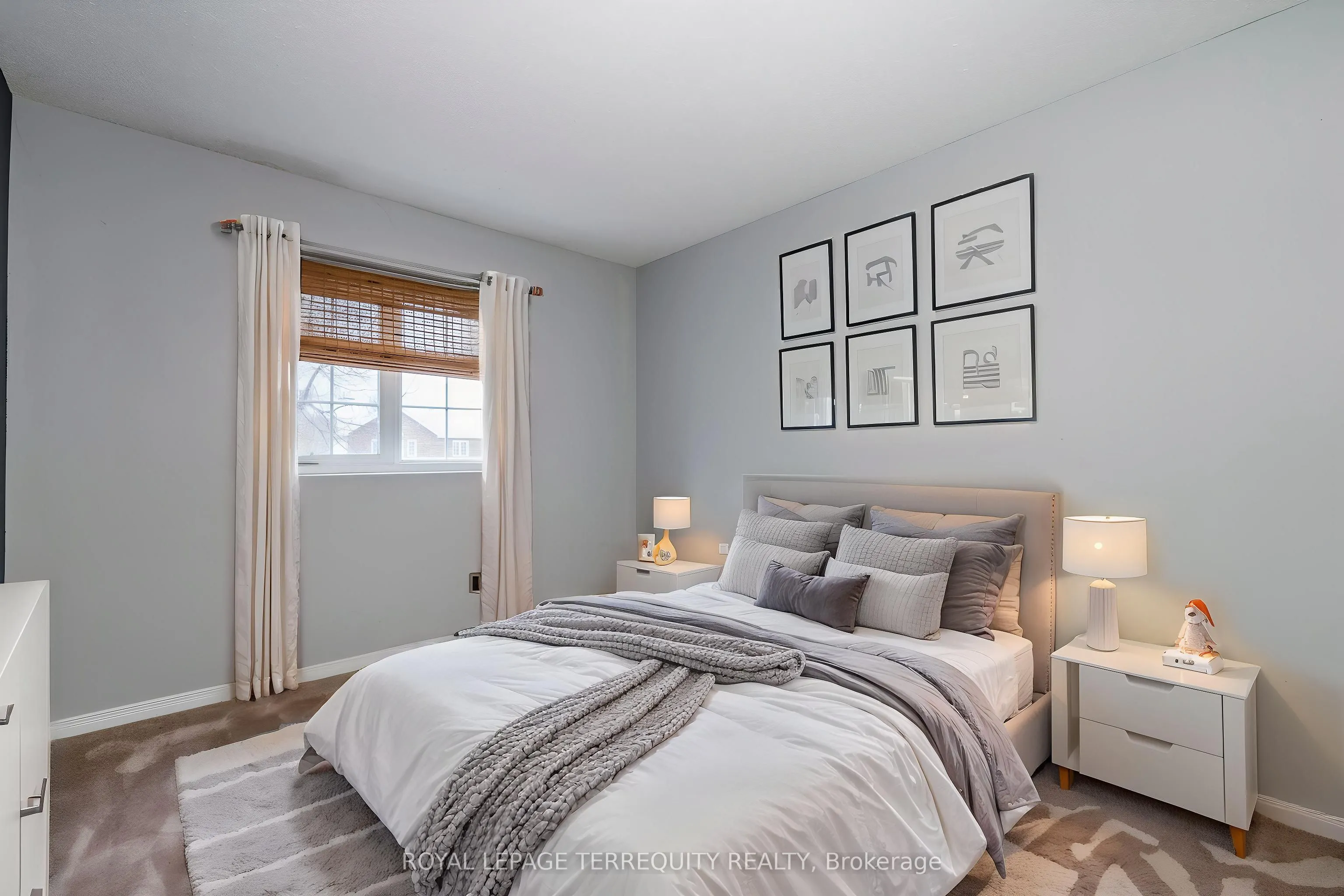 32B Woodford Way