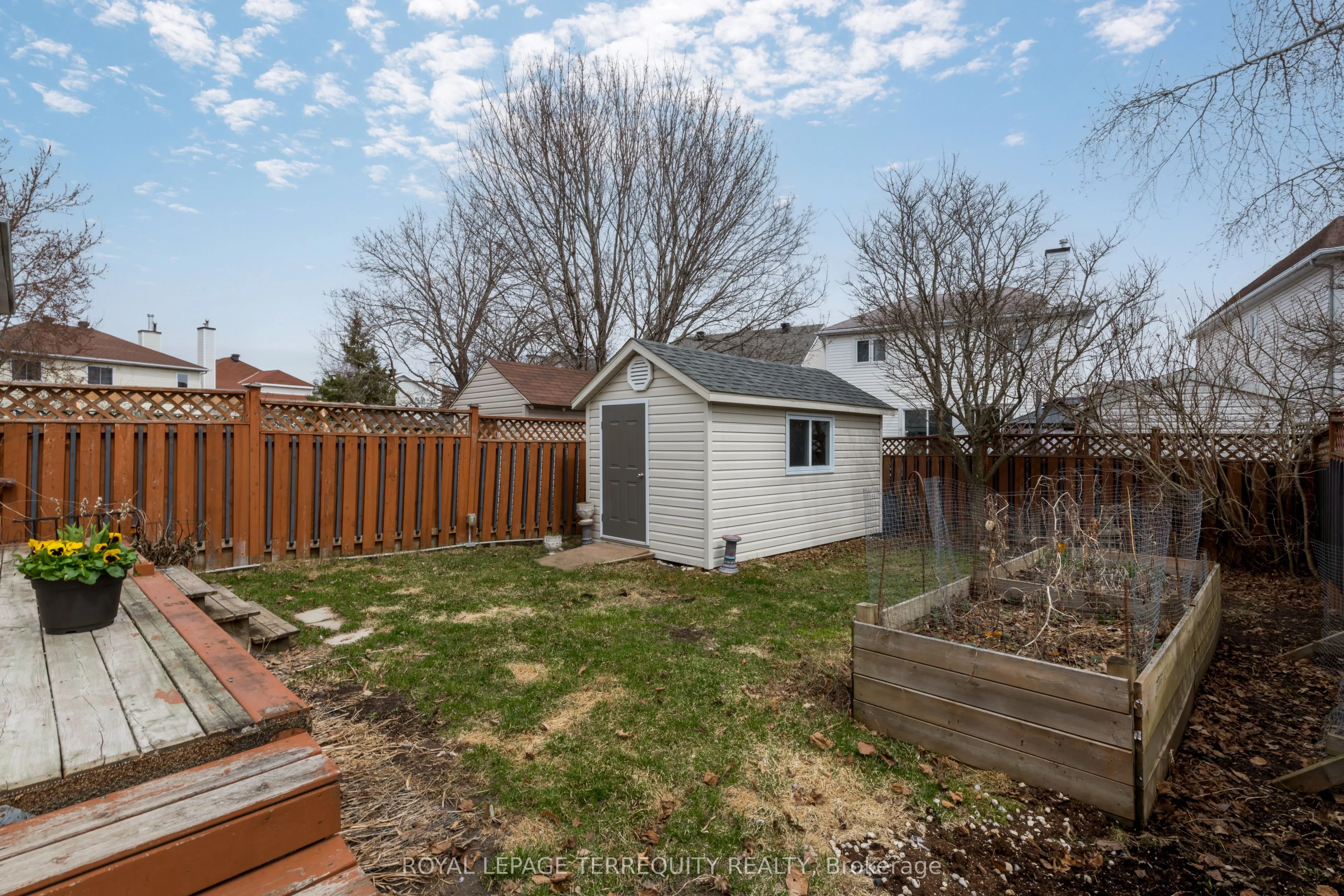 32B Woodford Way