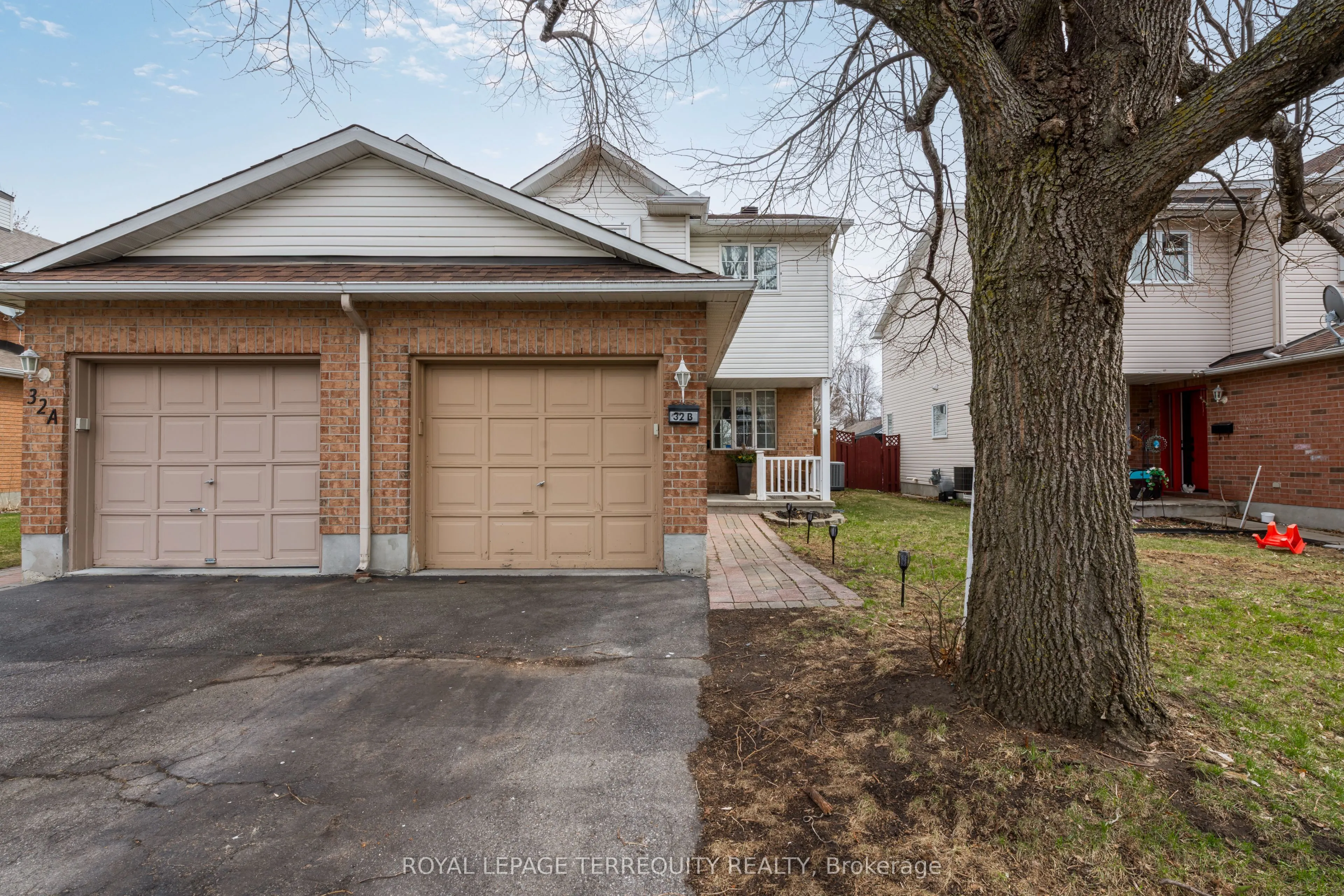 32B Woodford Way