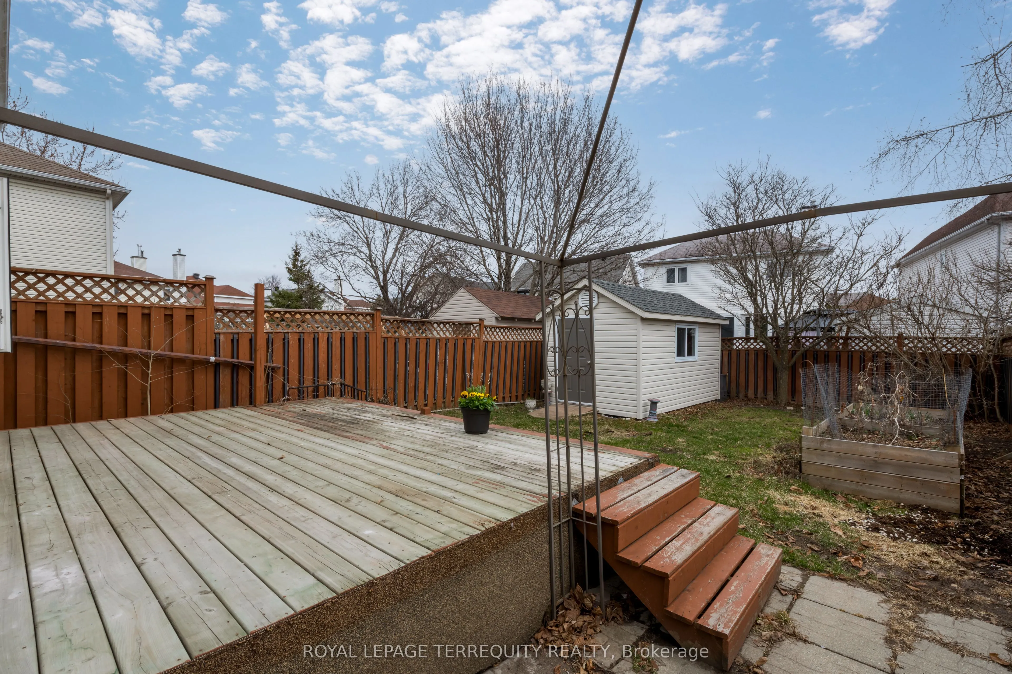 32B Woodford Way