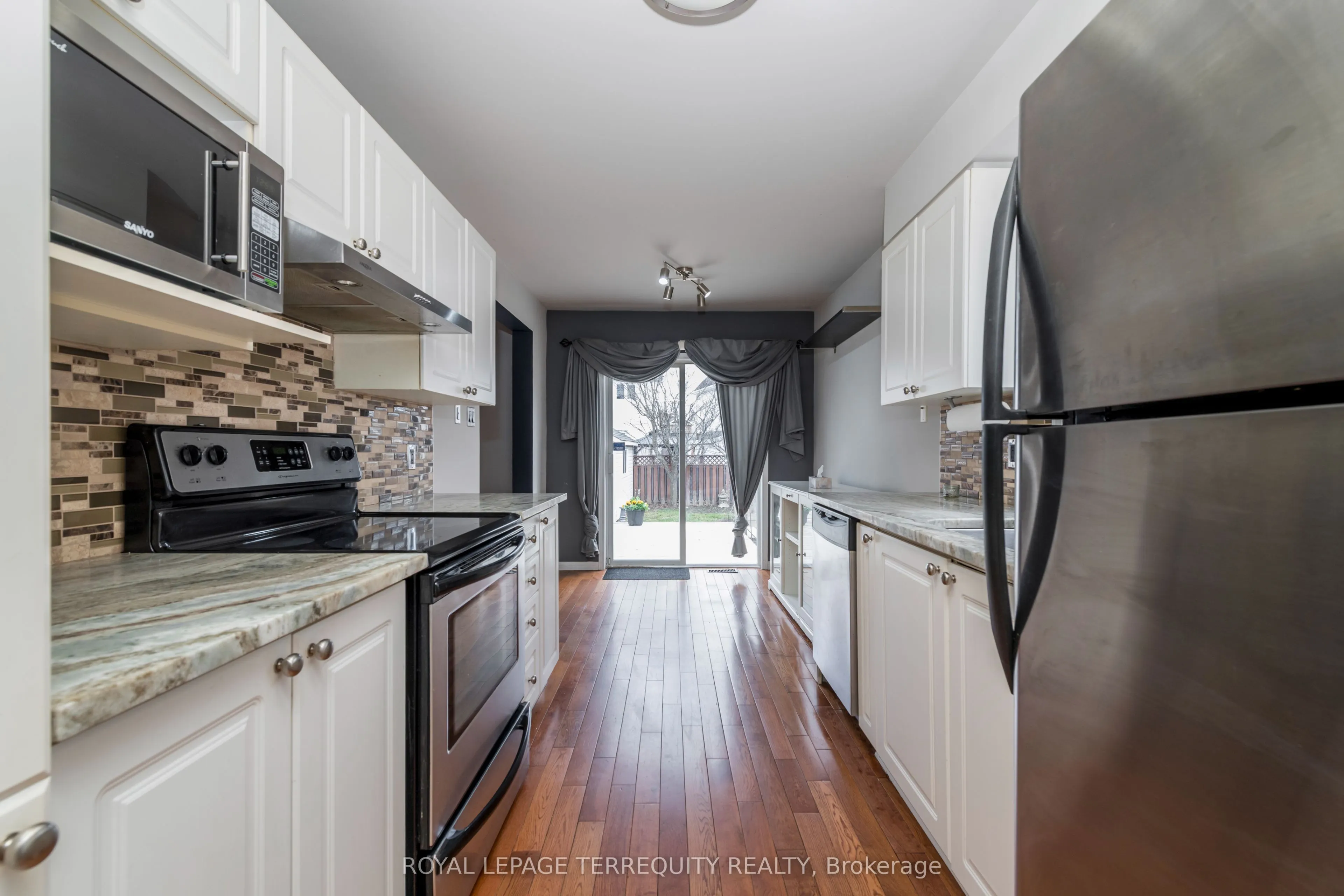 32B Woodford Way