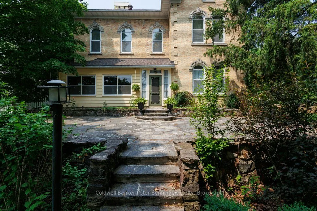 538 Queen Street N