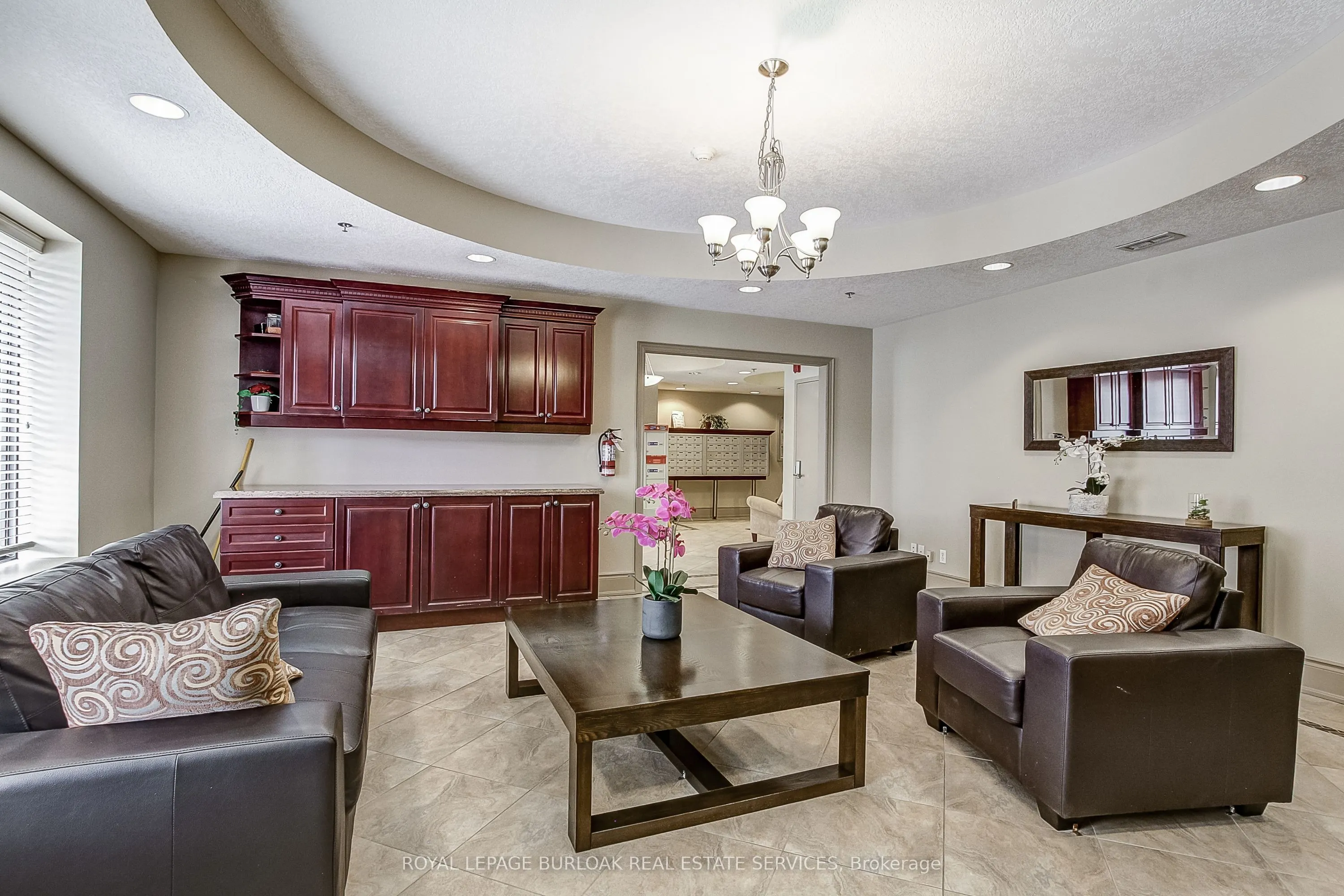 47 Caroline Street N, #404