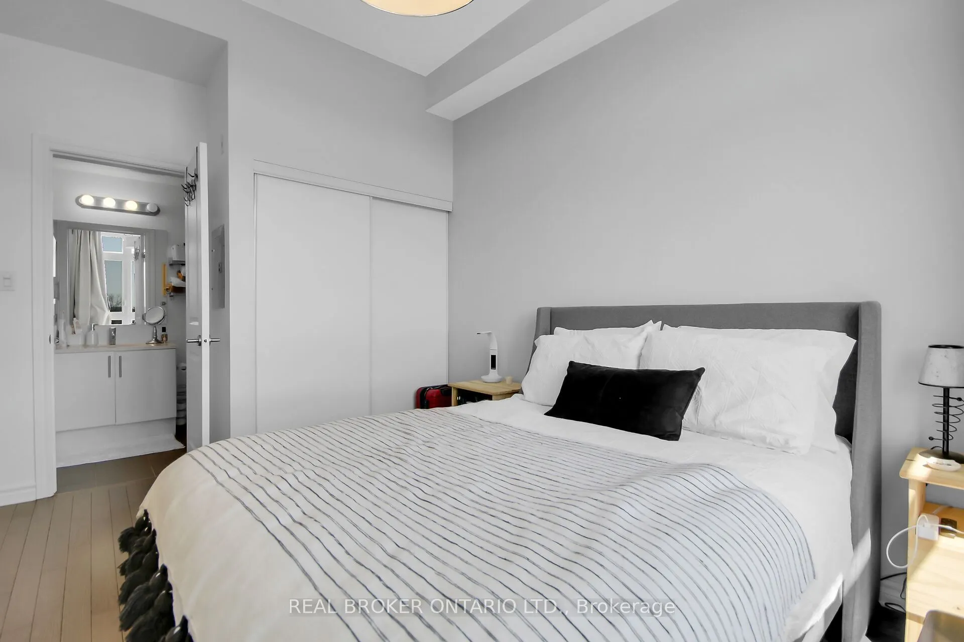 429 Kent Street, #508