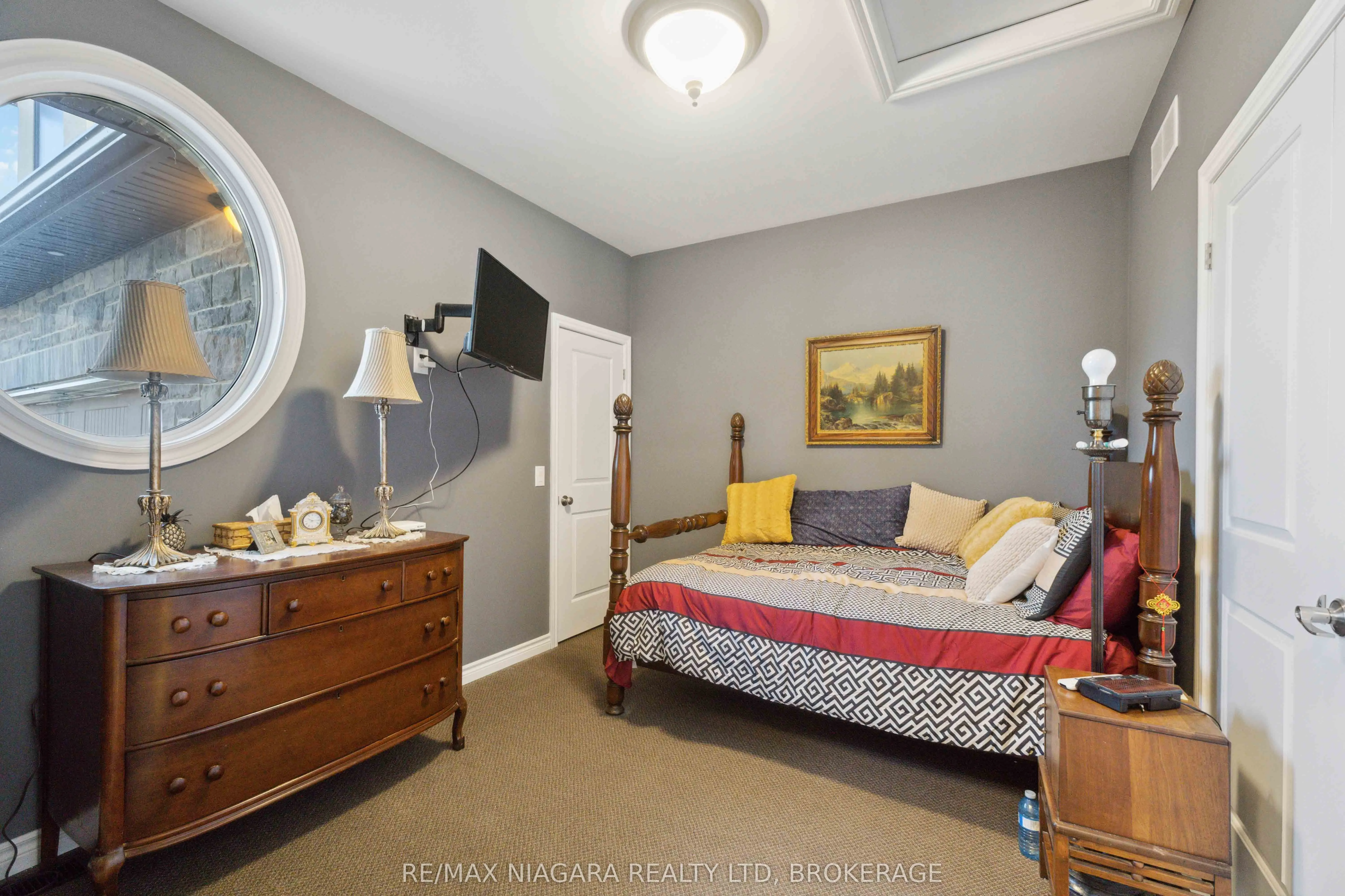 3555 CANFIELD Crescent