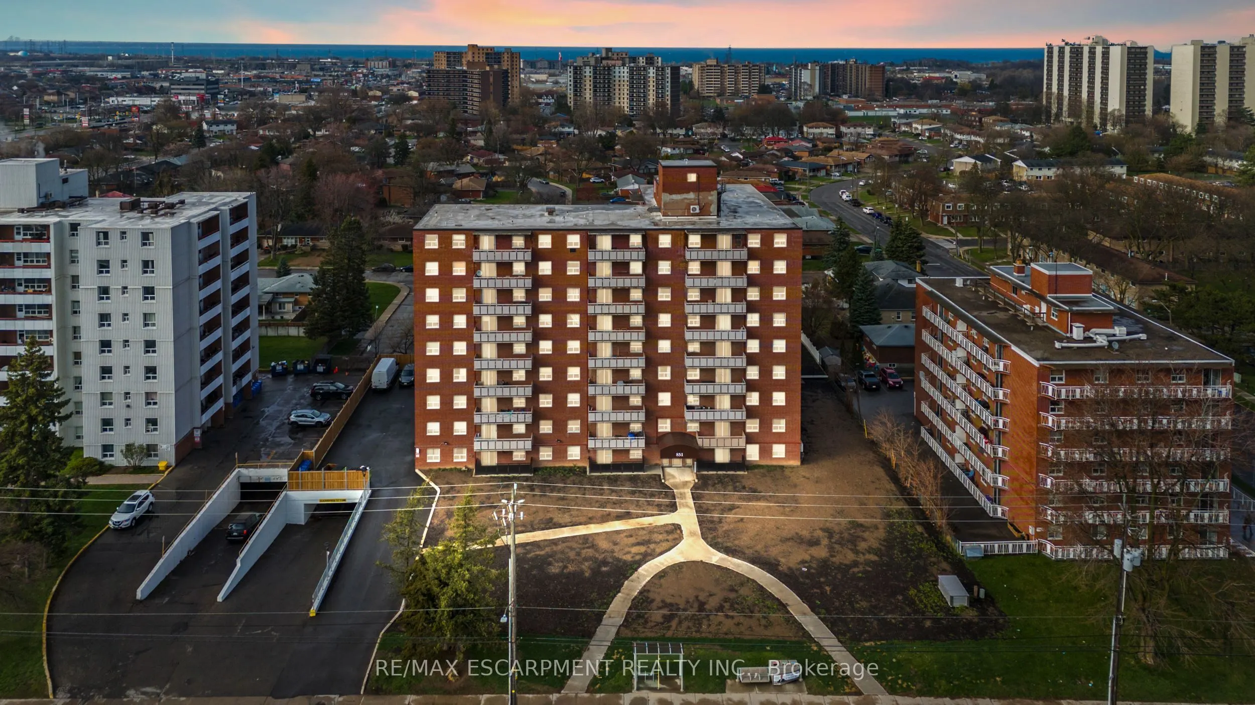 851 Queenston Road #105