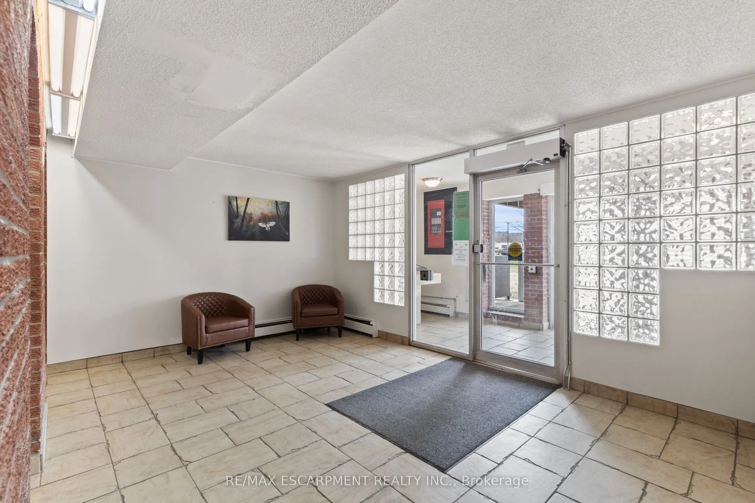 851 Queenston Road #105
