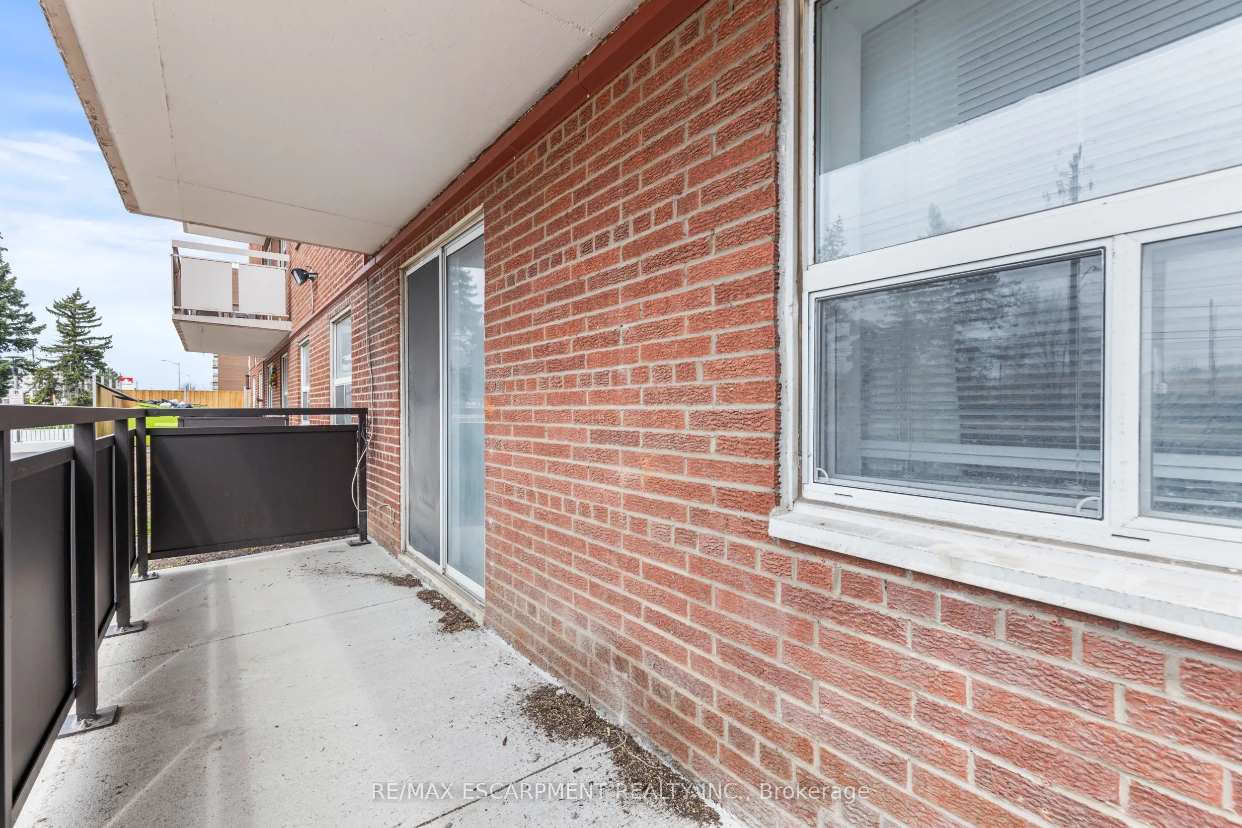 851 Queenston Road #105