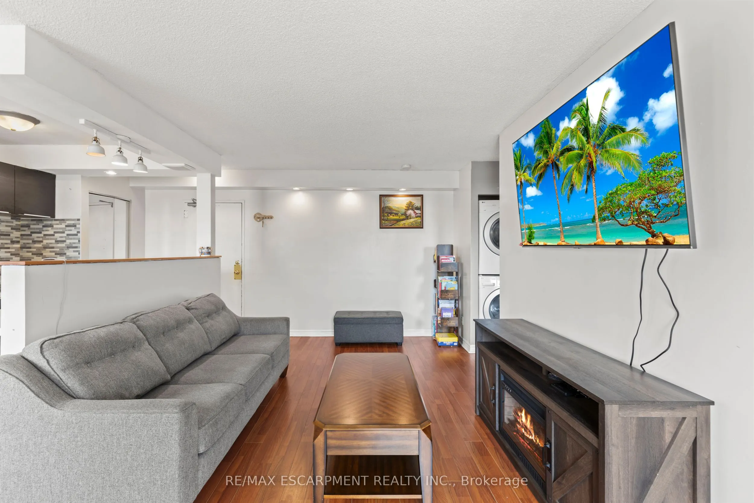 851 Queenston Road #105