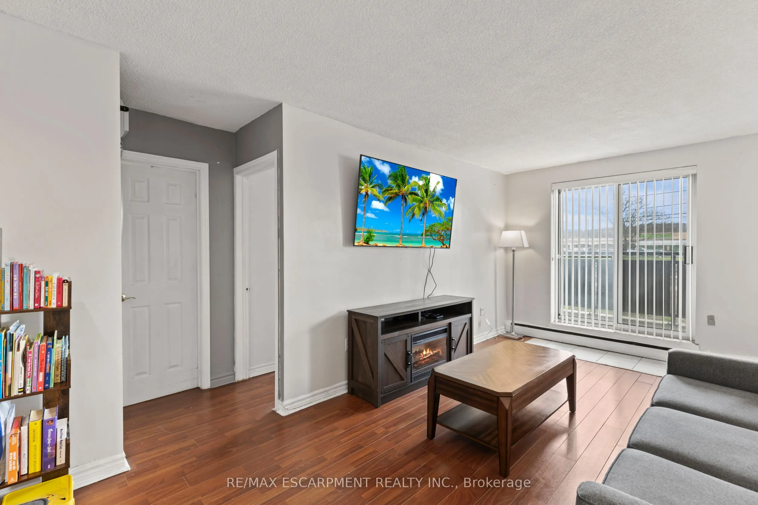 851 Queenston Road #105
