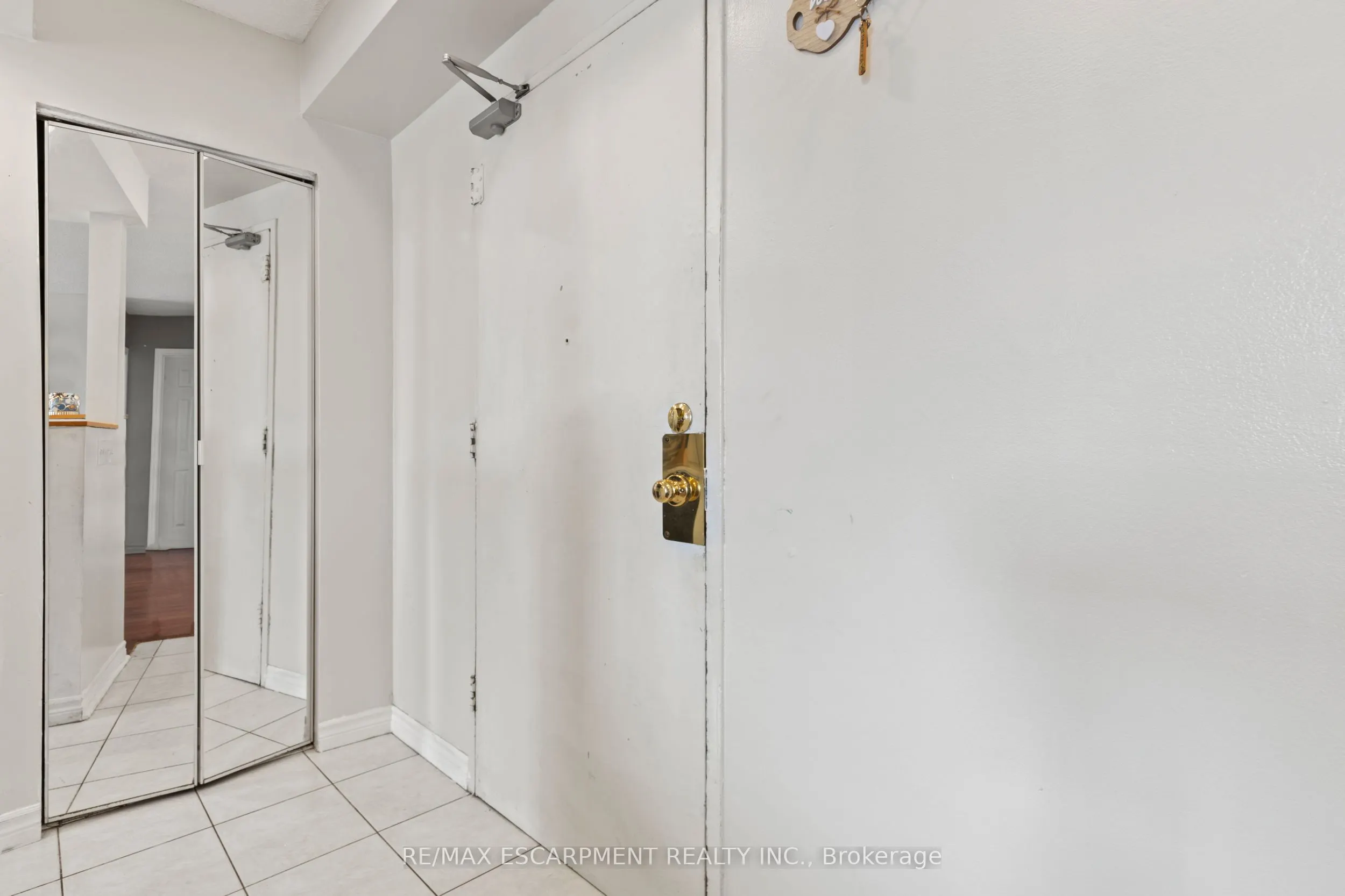 851 Queenston Road #105