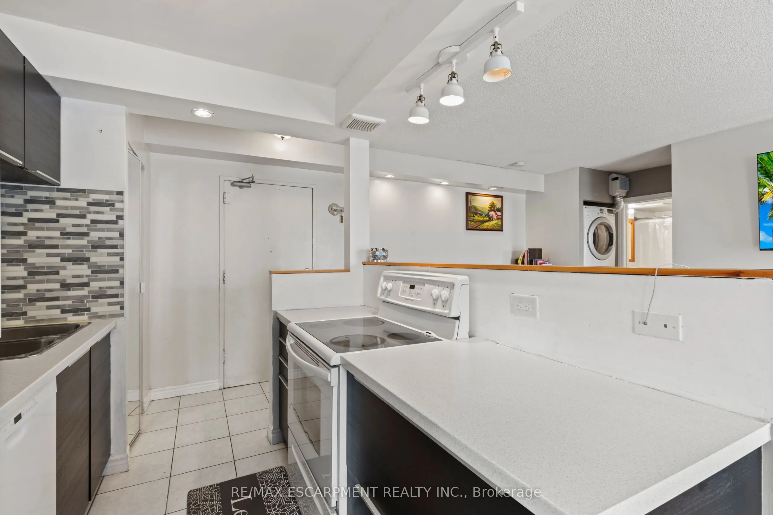 851 Queenston Road #105