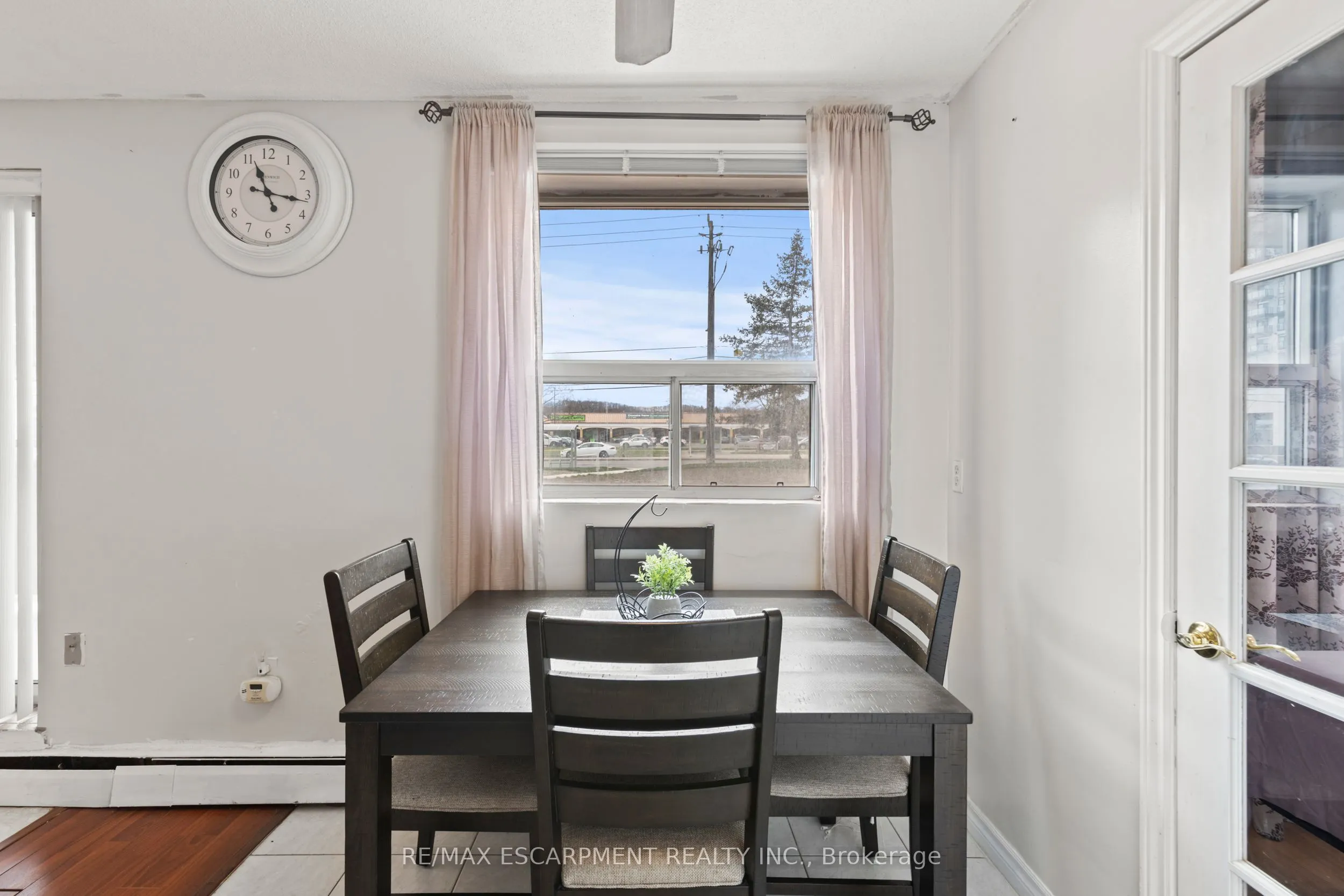 851 Queenston Road #105