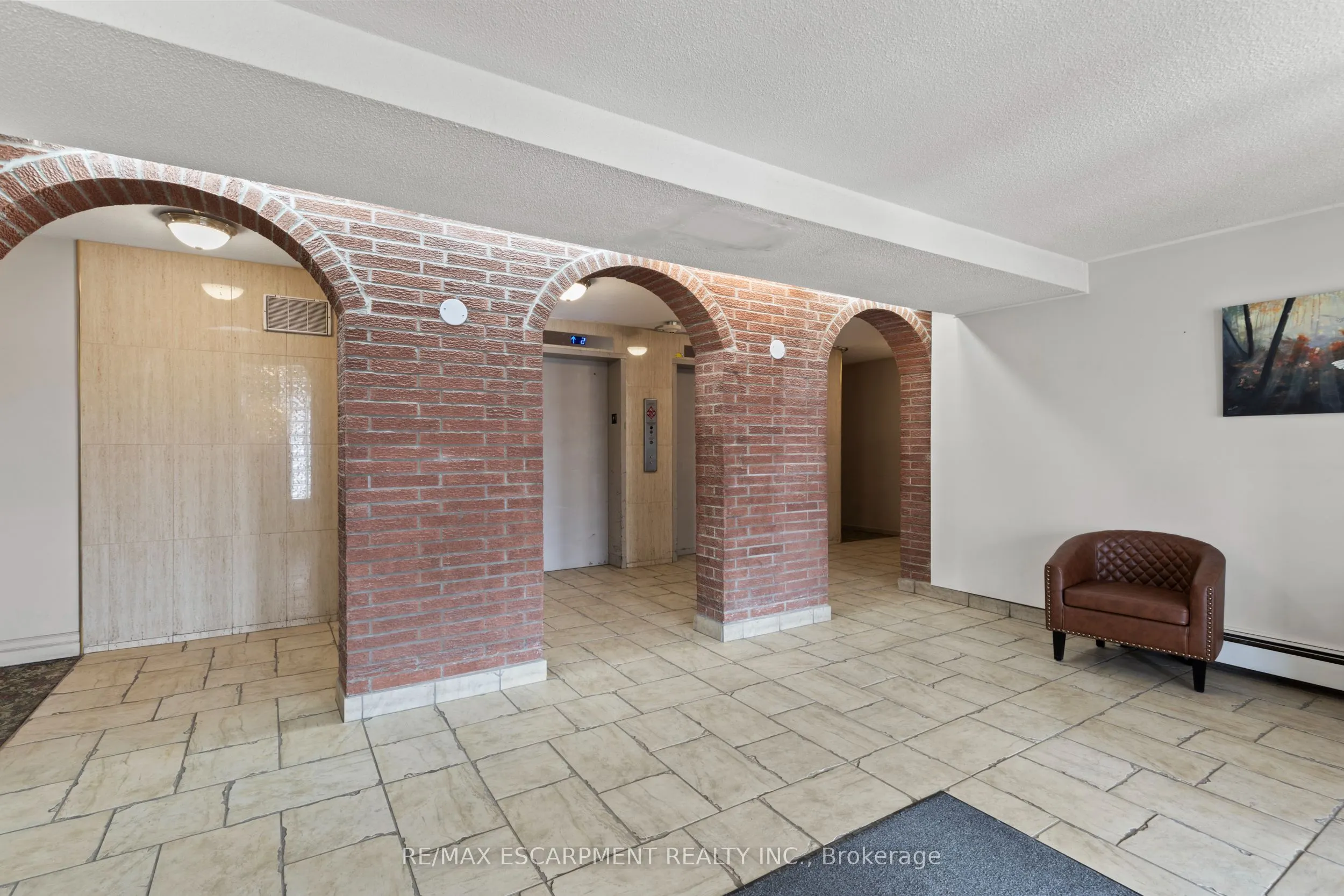 851 Queenston Road #105