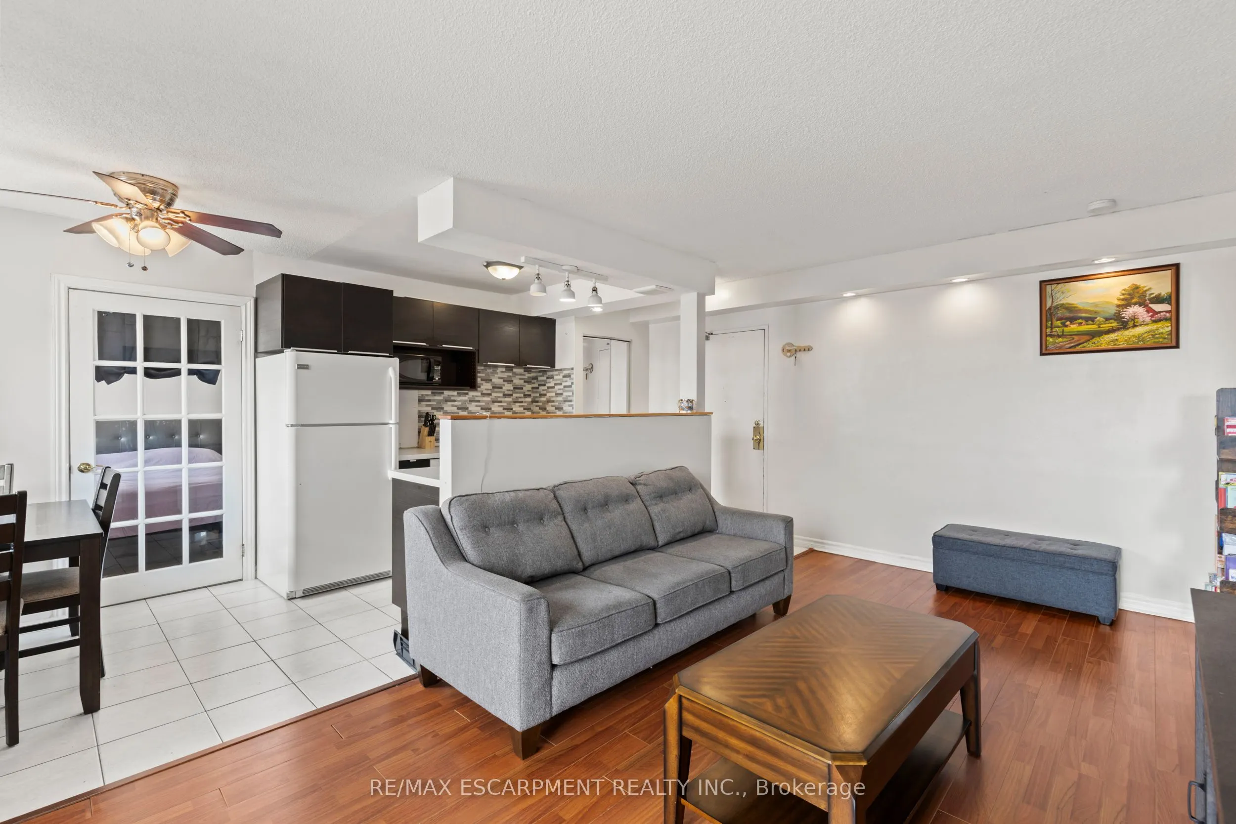 851 Queenston Road #105