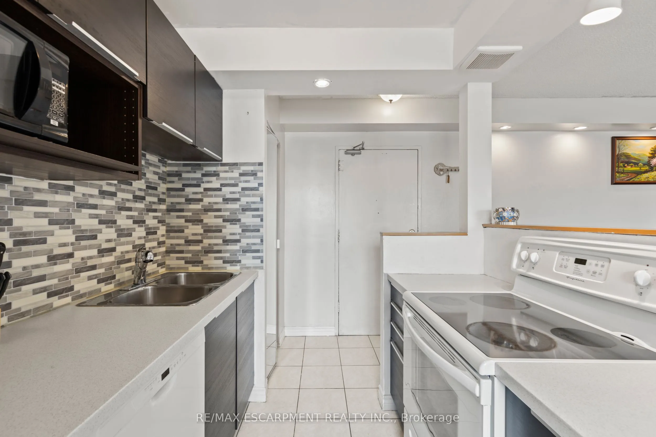 851 Queenston Road #105