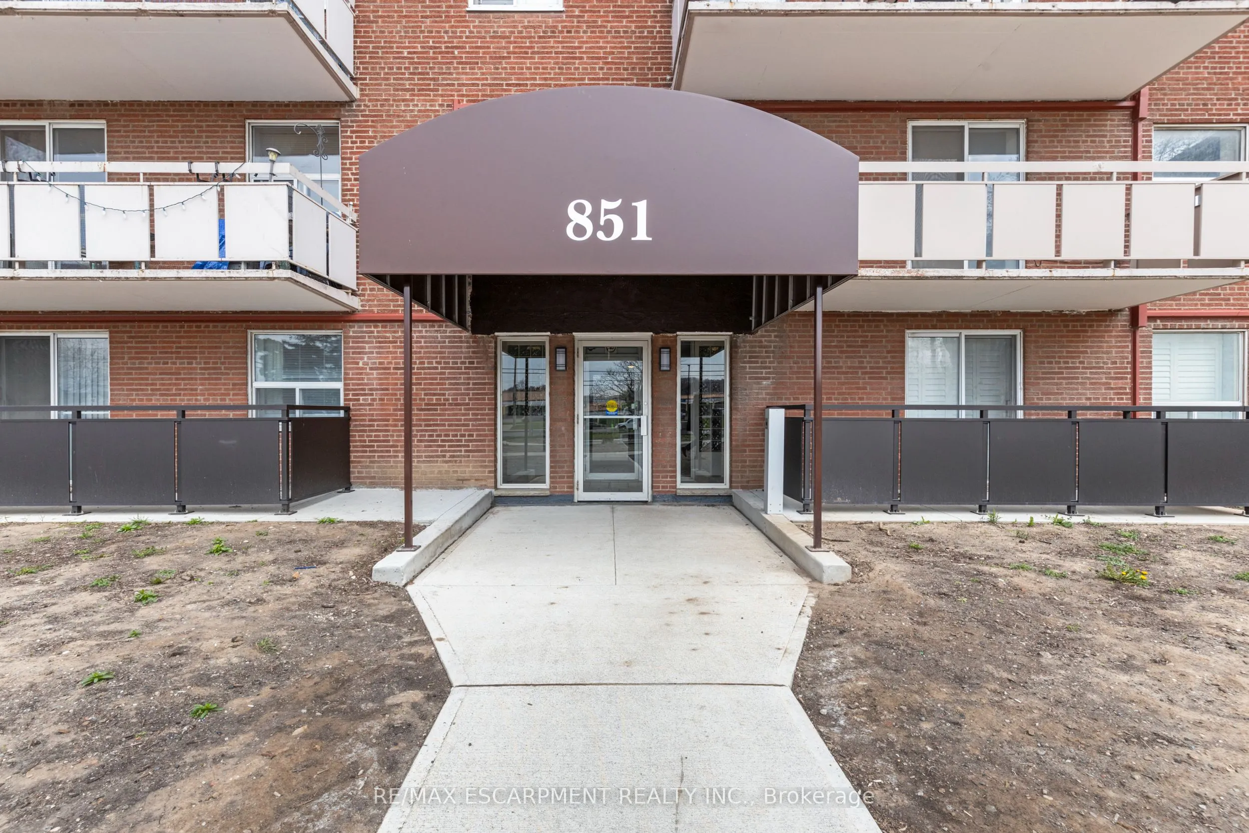 851 Queenston Road #105