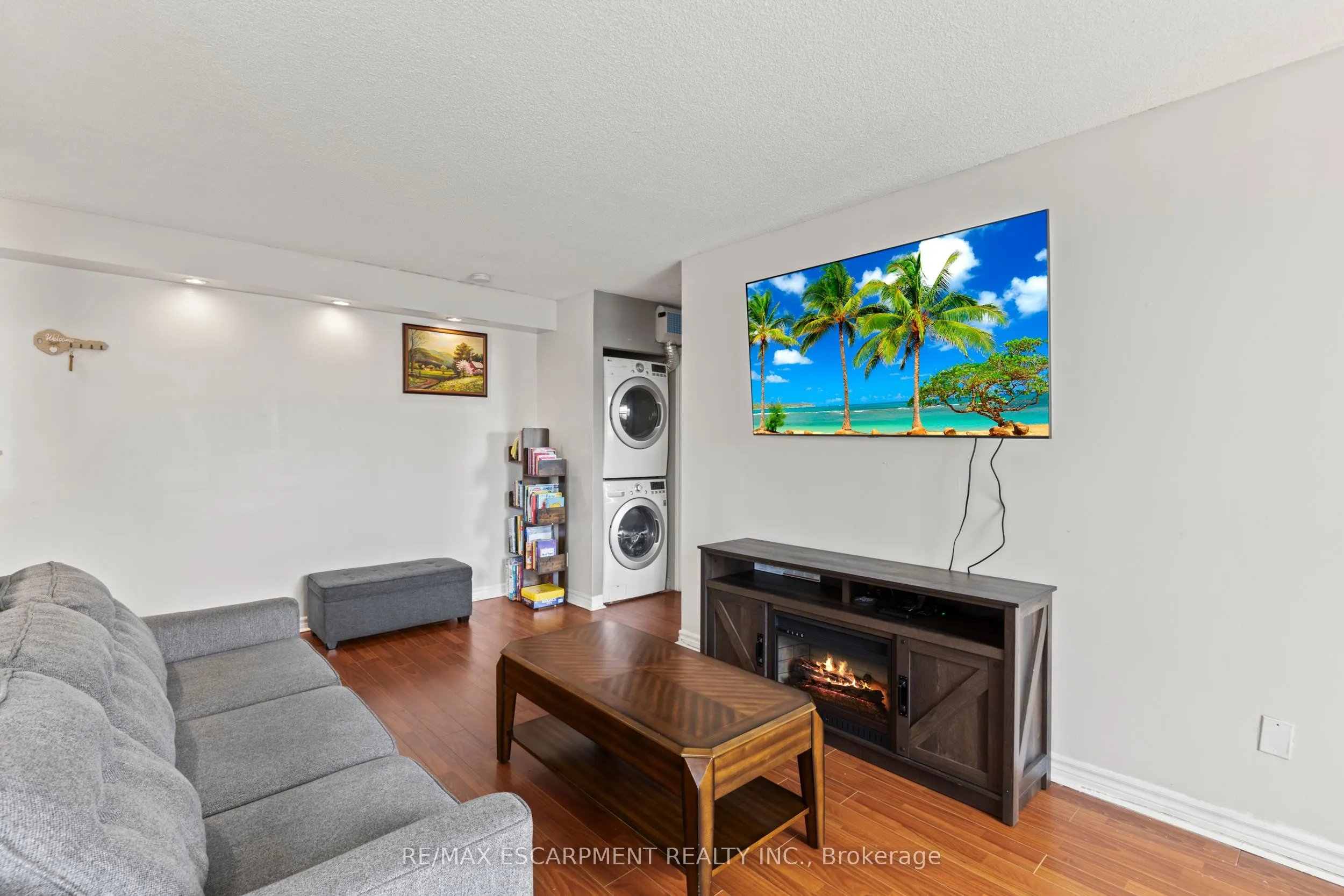851 Queenston Road #105