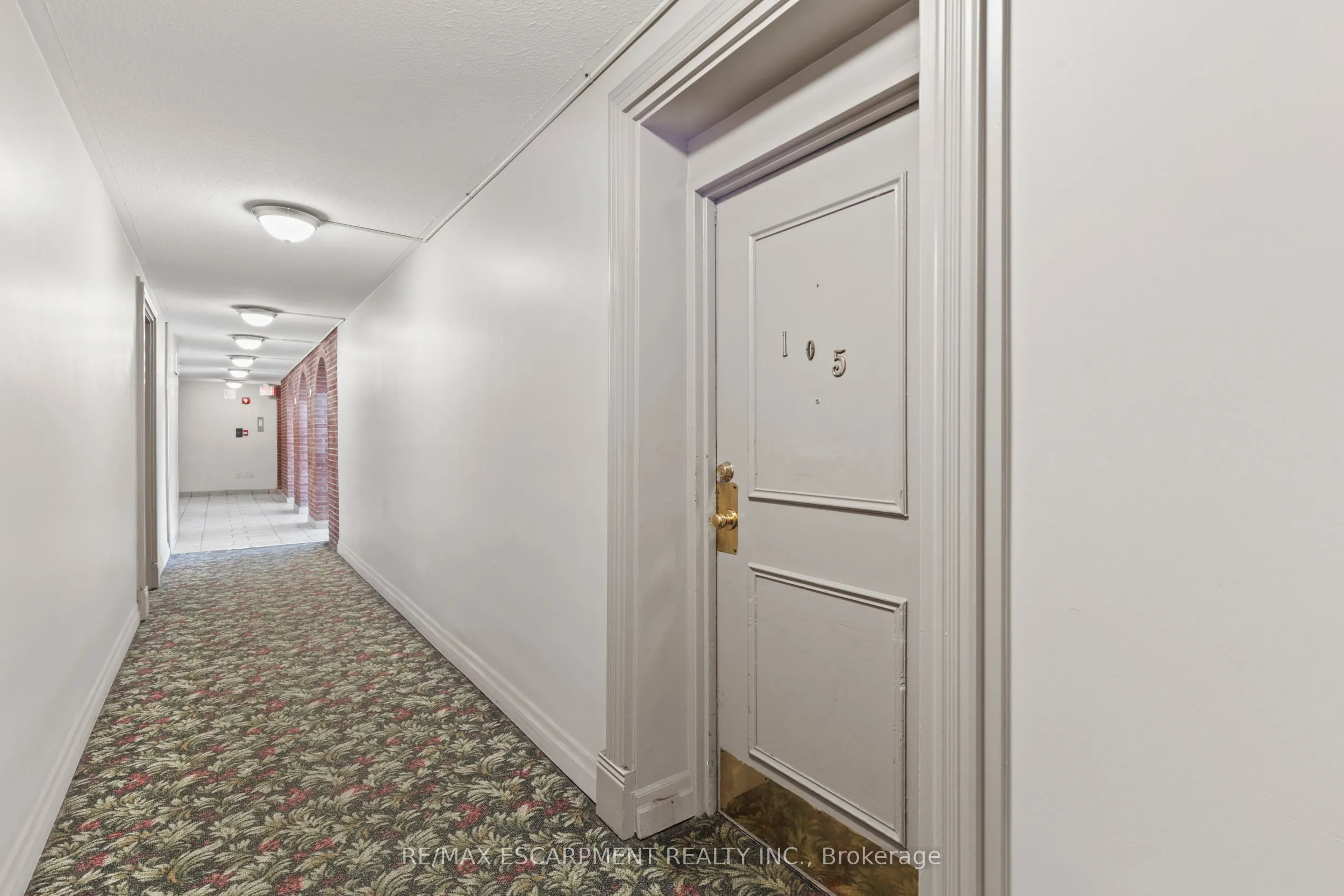 851 Queenston Road #105
