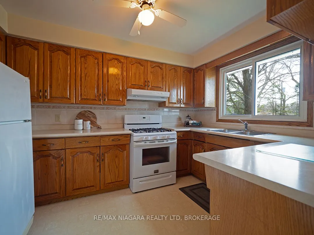 31 Oakridge Crescent