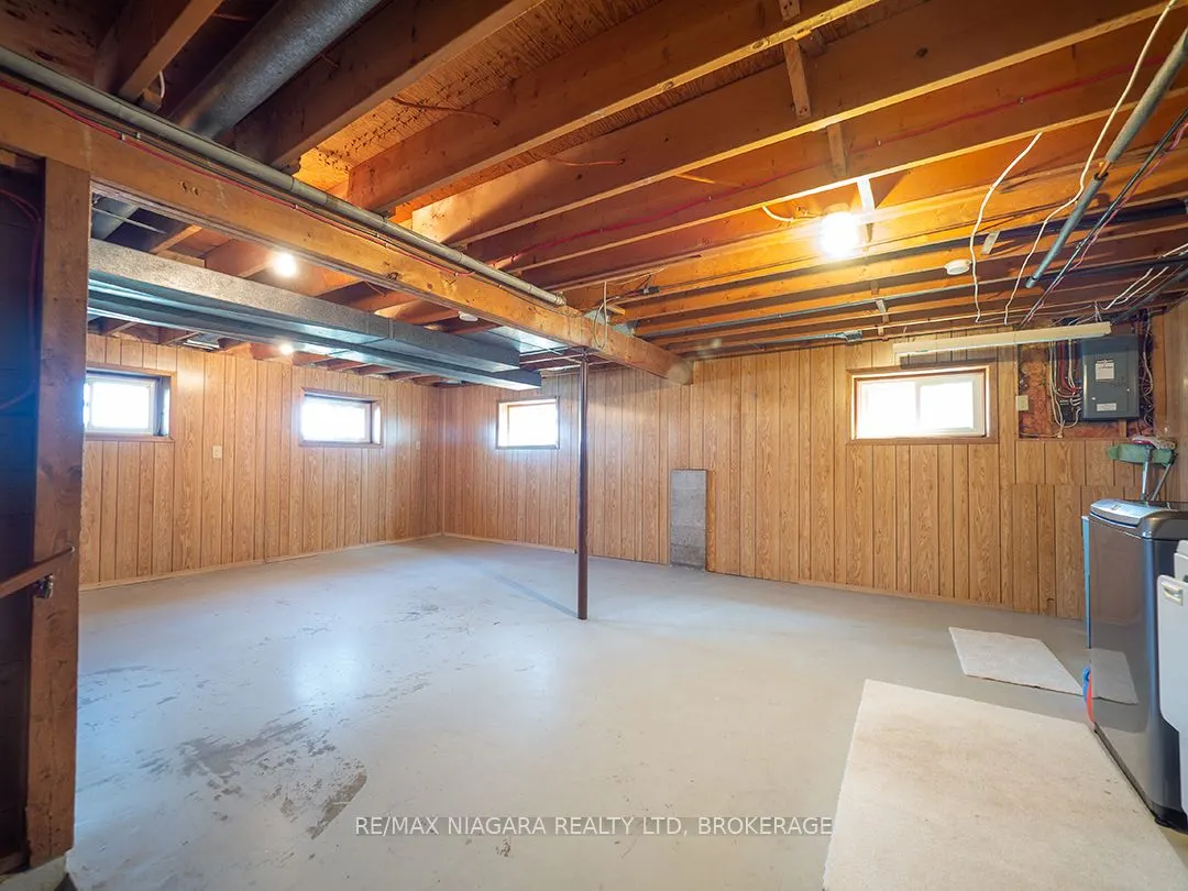31 Oakridge Crescent