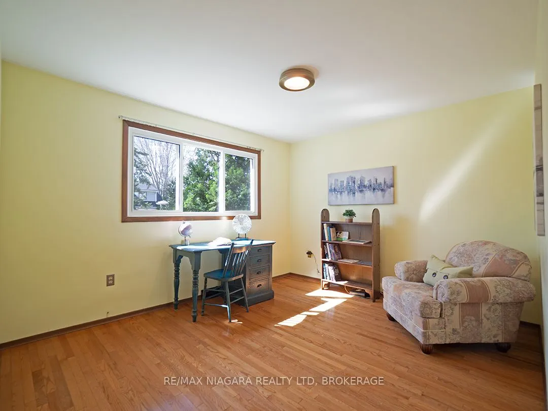 31 Oakridge Crescent