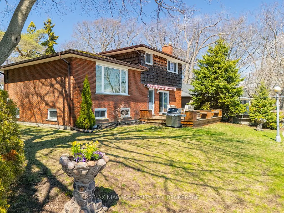 31 Oakridge Crescent