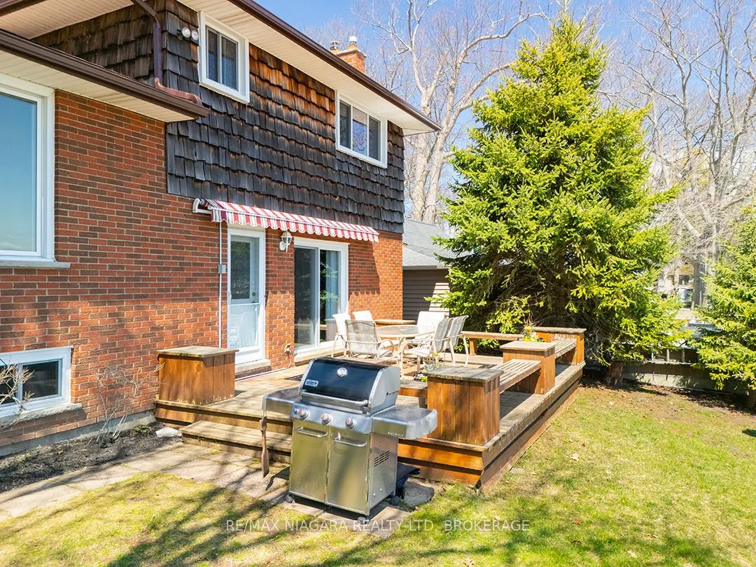 31 Oakridge Crescent