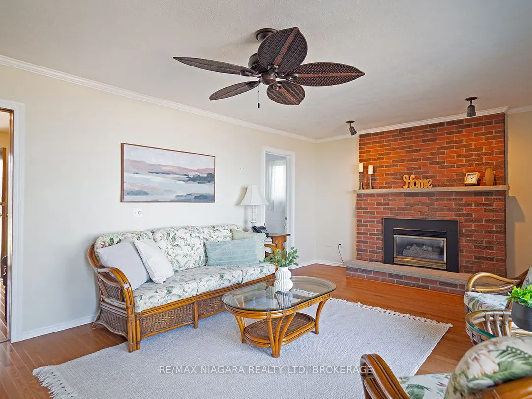 31 Oakridge Crescent
