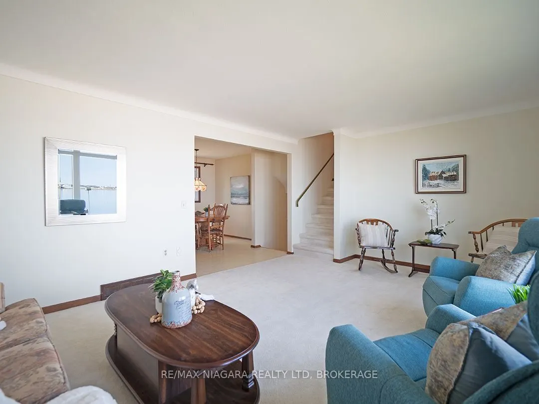 31 Oakridge Crescent